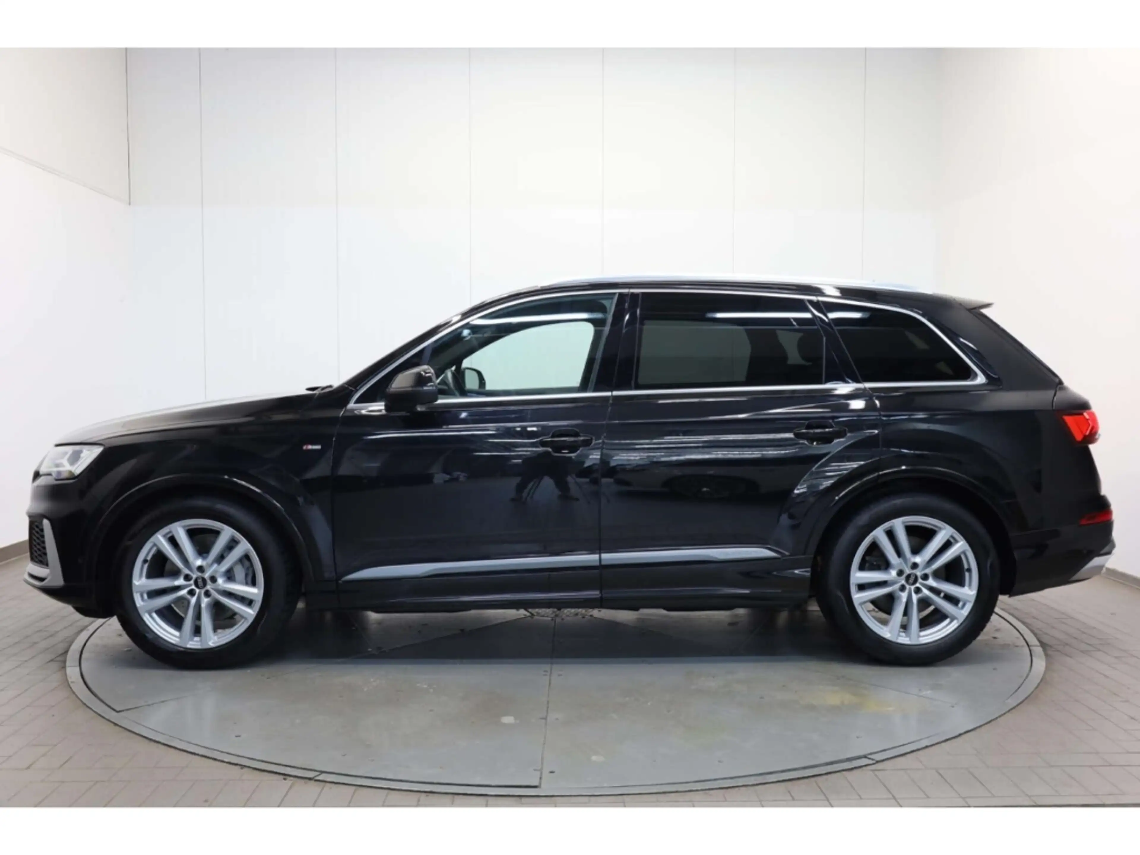 Audi Q7 55 TFSI quattro S line — photo 5