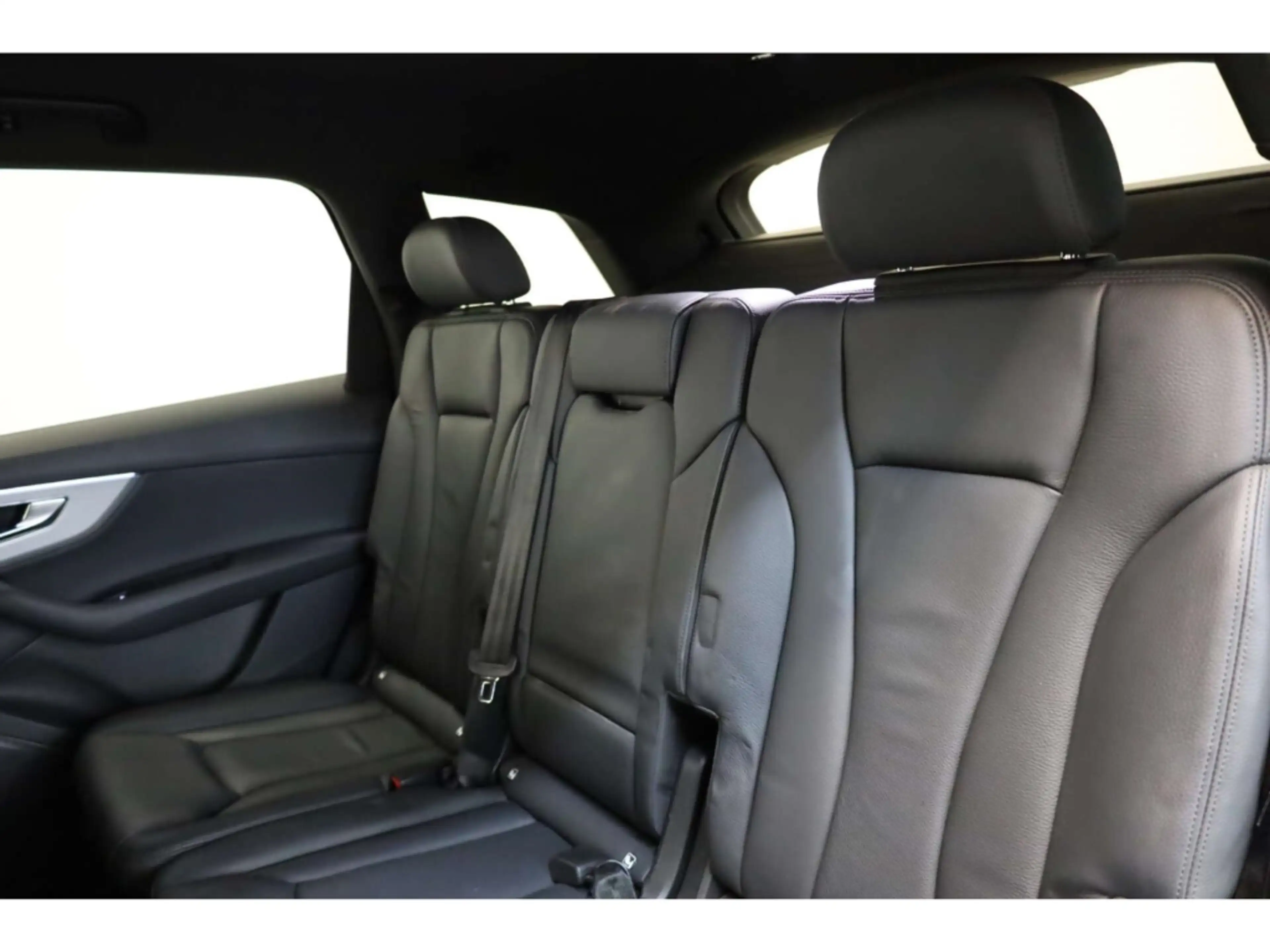 Audi Q7 55 TFSI quattro S line — photo 11