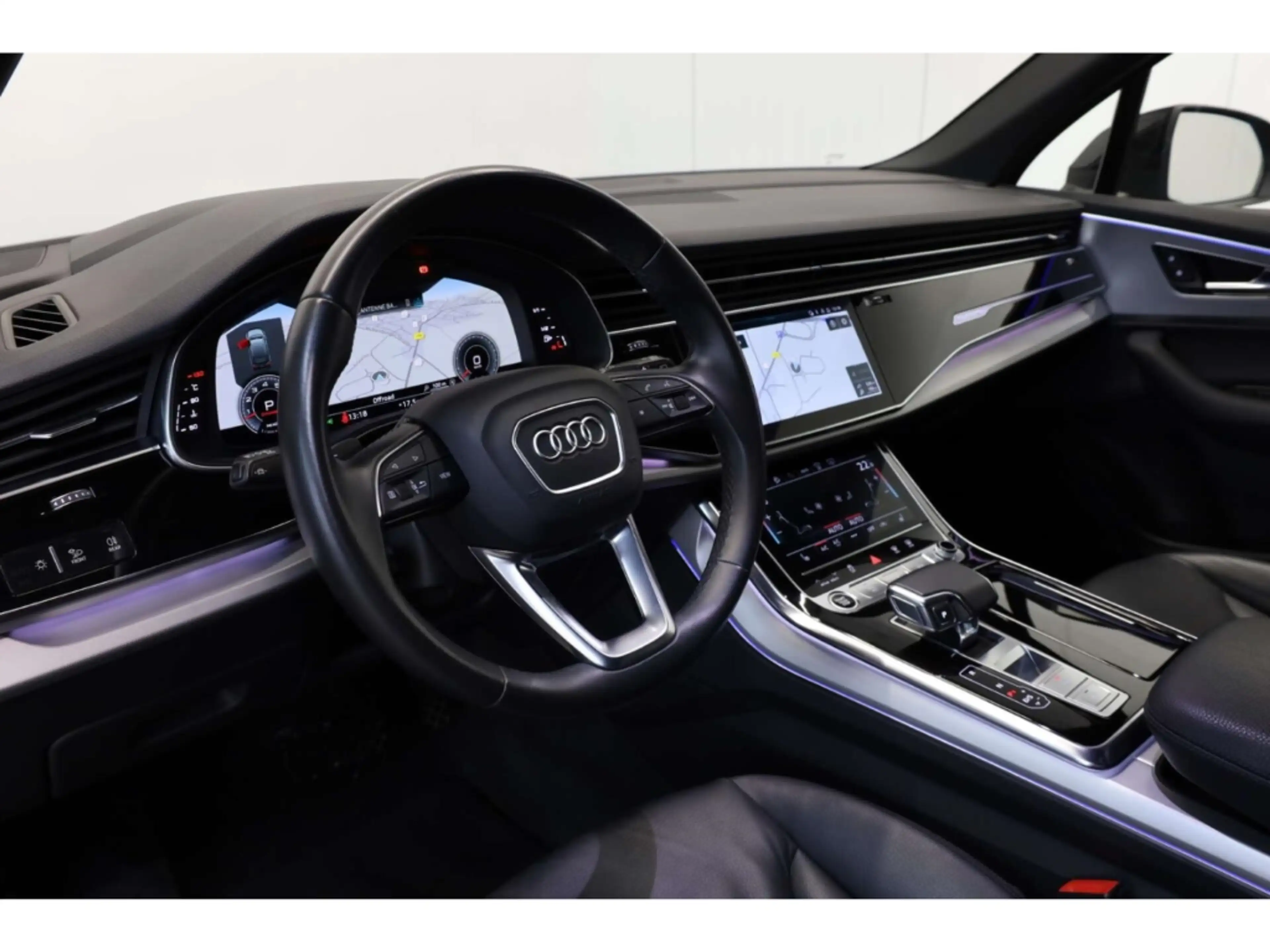Audi Q7 55 TFSI quattro S line — photo 9