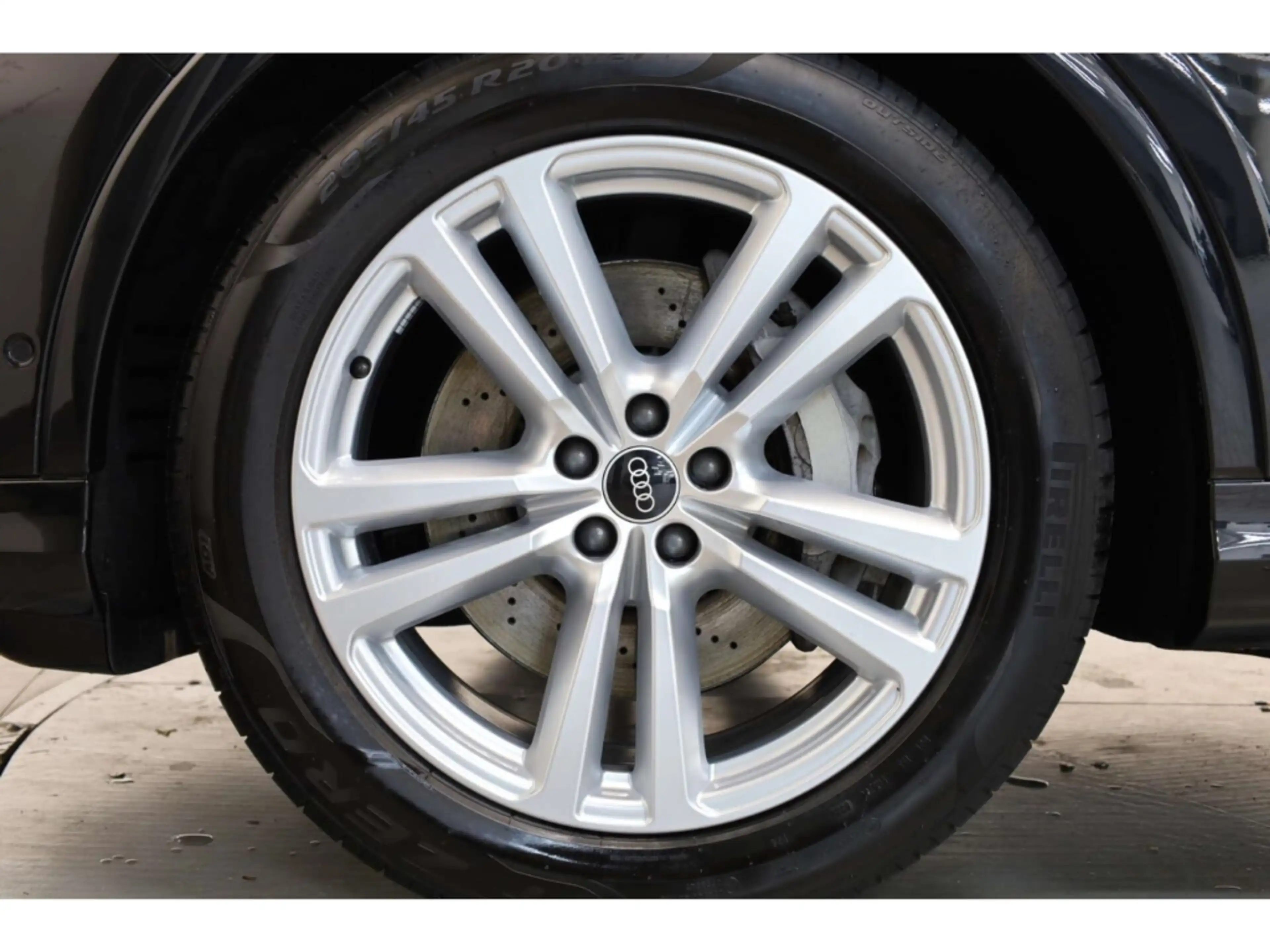 Audi Q7 55 TFSI quattro S line — photo 8