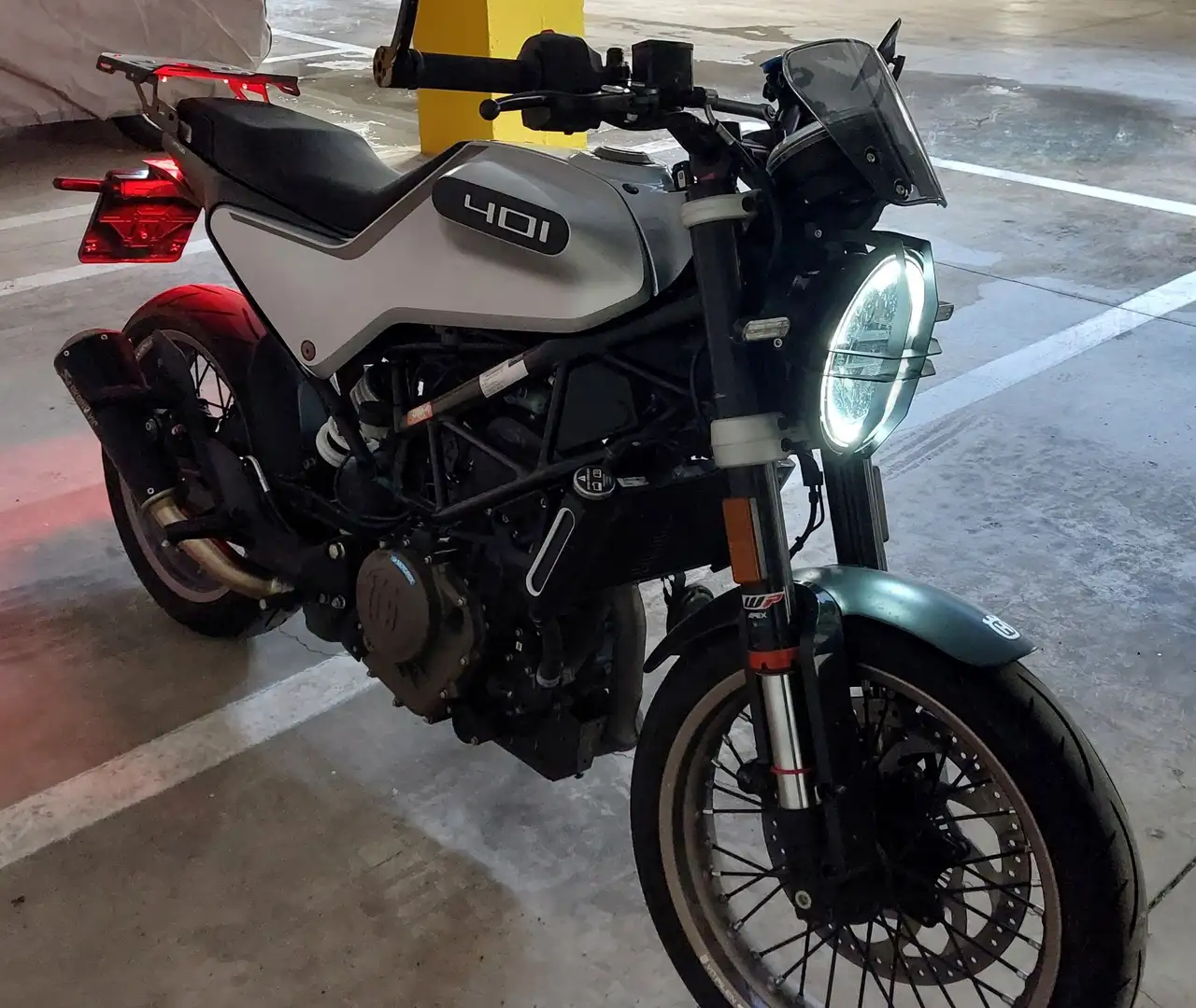 Husqvarna Svartpilen Vitpilen 401 convertita Svartpilen 401 Argent - 1