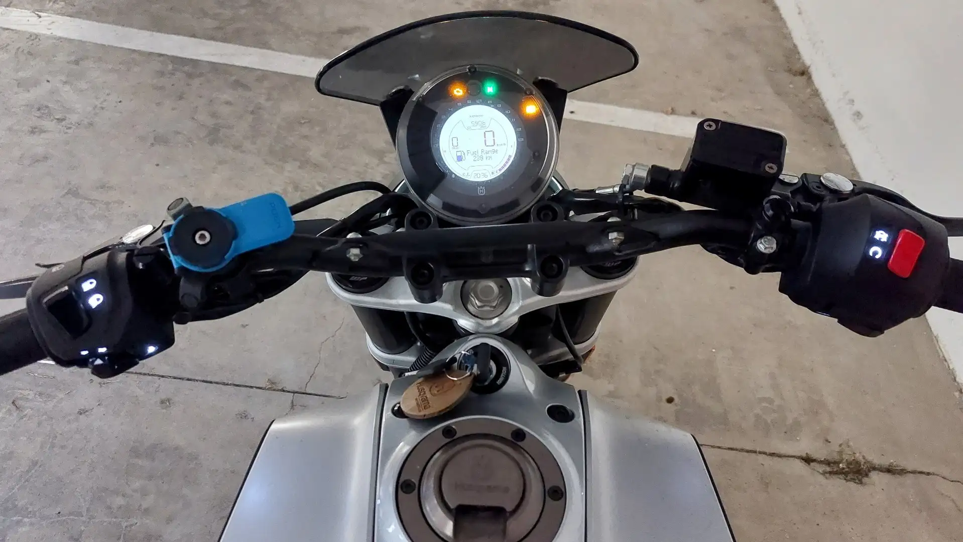 Husqvarna Svartpilen Vitpilen 401 convertita Svartpilen 401 Argent - 2
