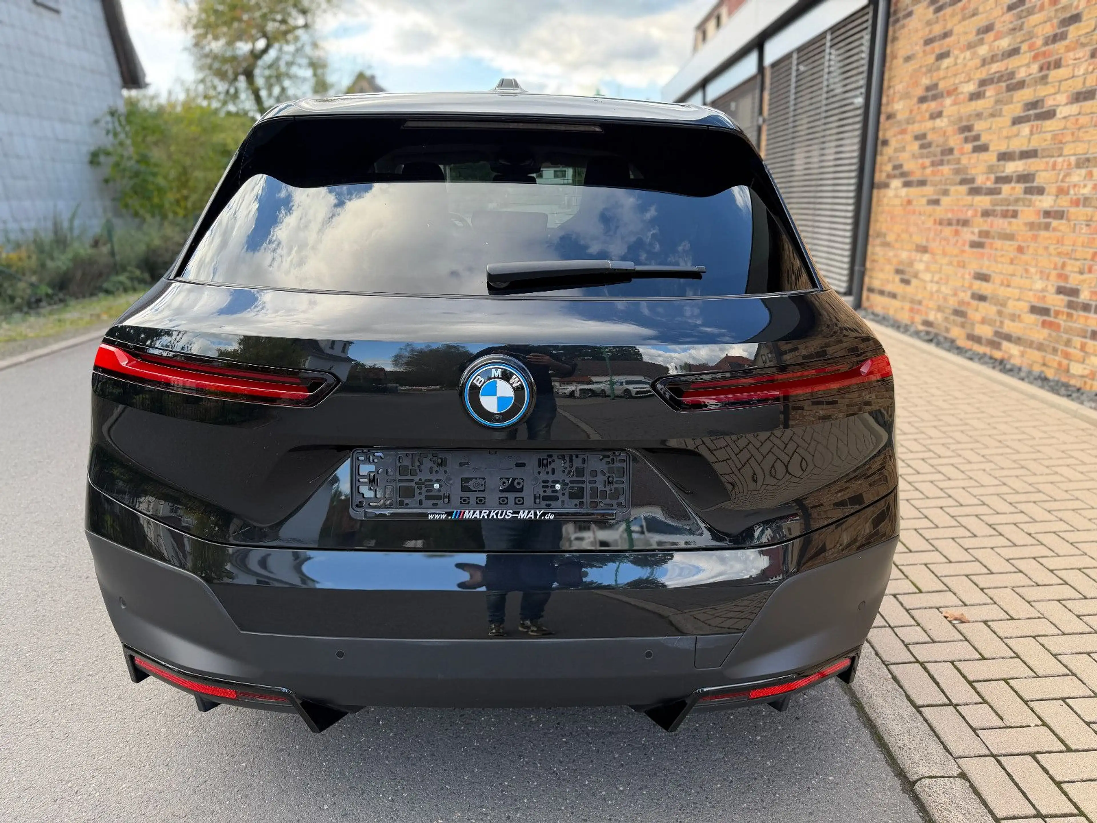 BMW iX 40 HUD DAProf LED Navi Parkassistent dt. Fhz — photo 5