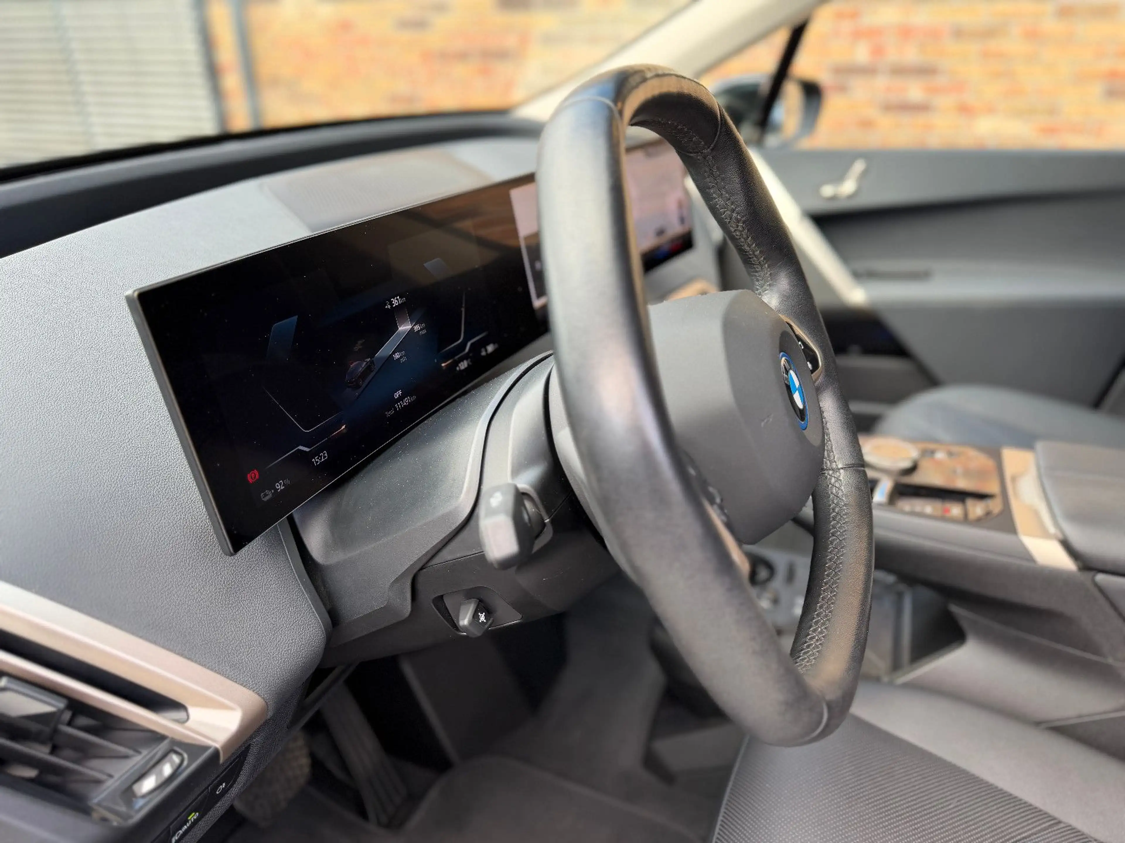 BMW iX 40 HUD DAProf LED Navi Parkassistent dt. Fhz — photo 17