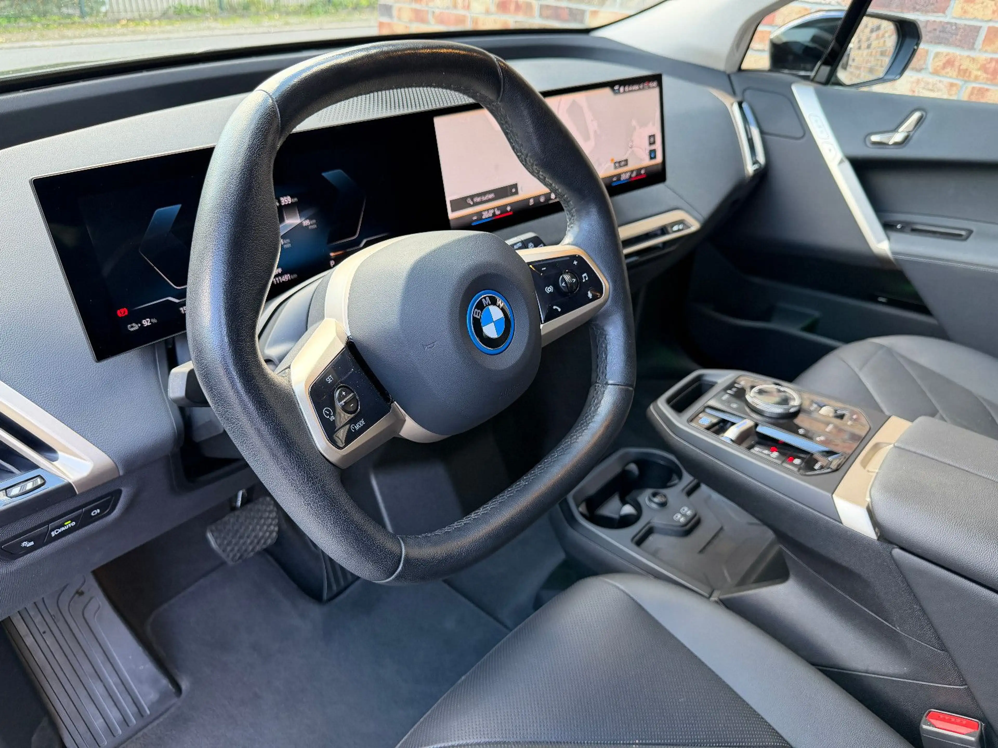 BMW iX 40 HUD DAProf LED Navi Parkassistent dt. Fhz — photo 11