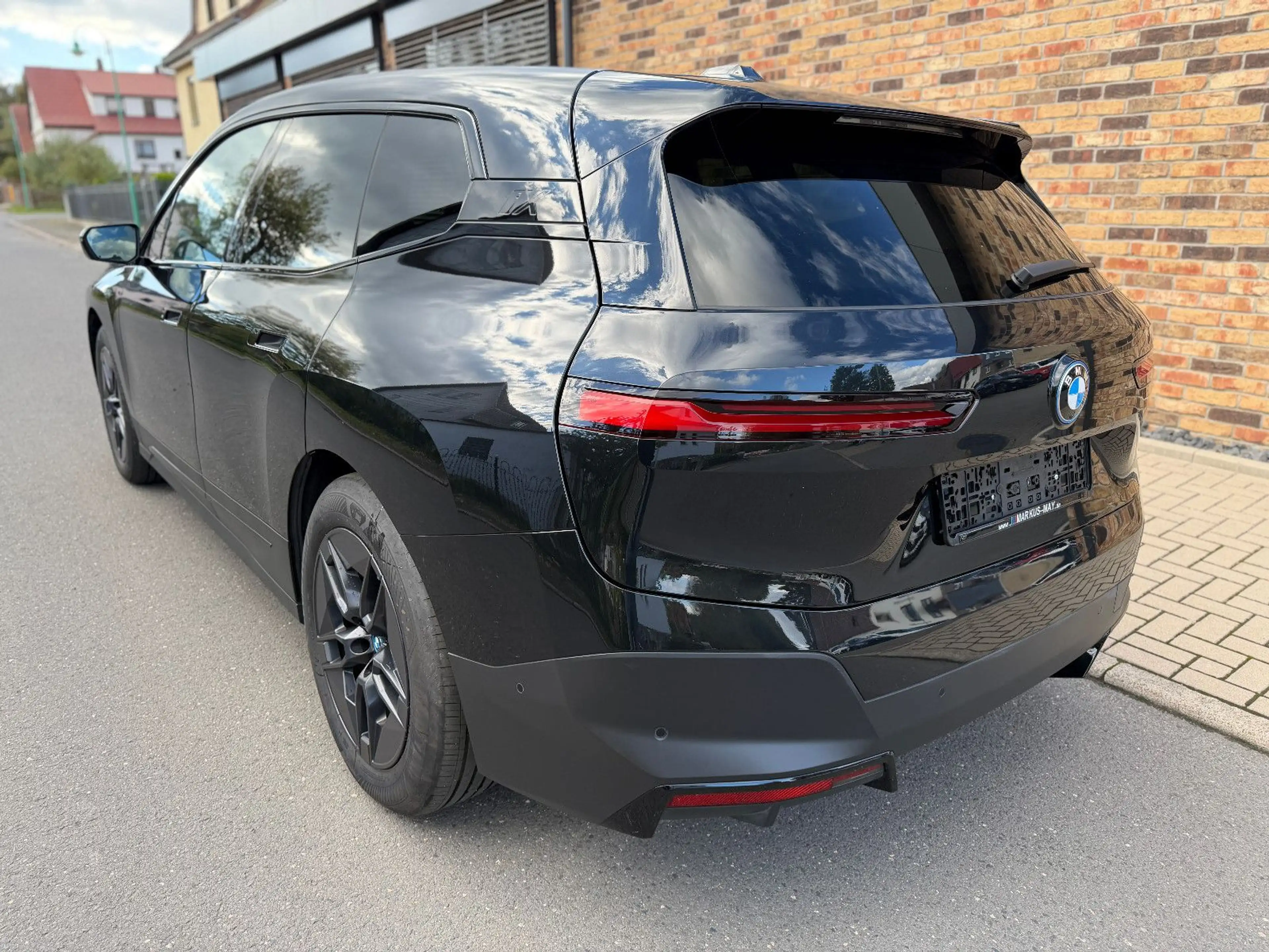 BMW iX 40 HUD DAProf LED Navi Parkassistent dt. Fhz — photo 4