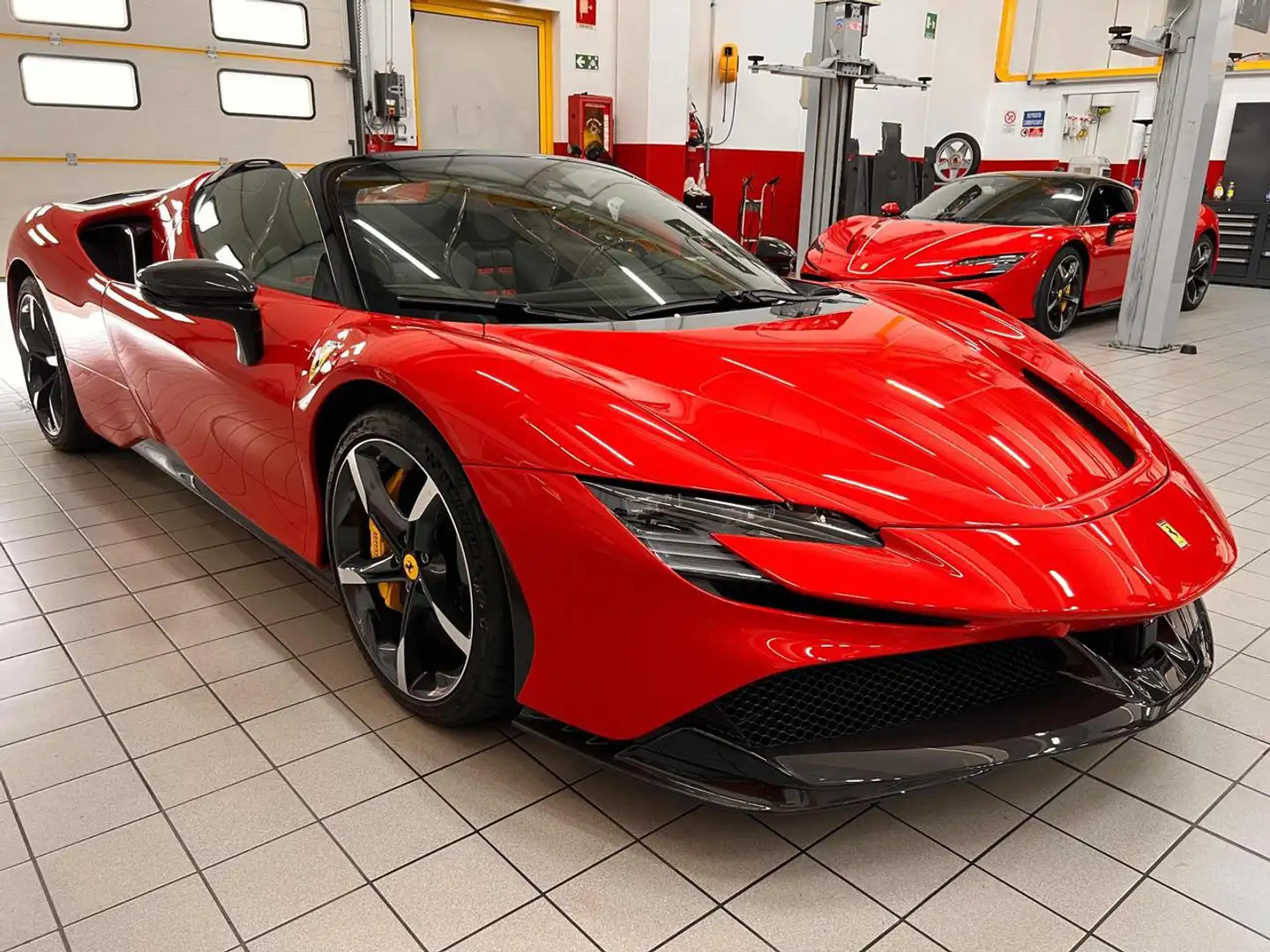 Ferrari SF90 Spider Spider Roşu - 2