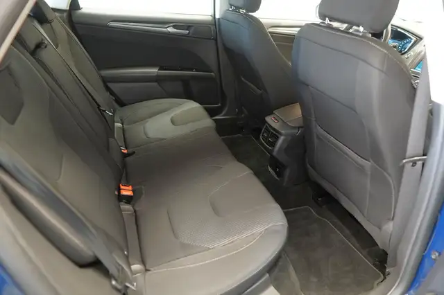 Ford Mondeo view 21