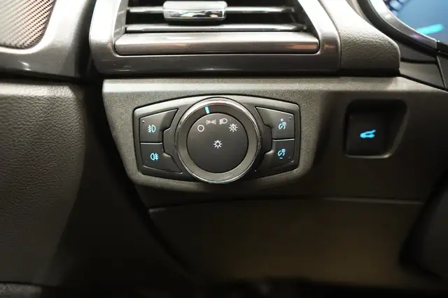 Ford Mondeo view 25