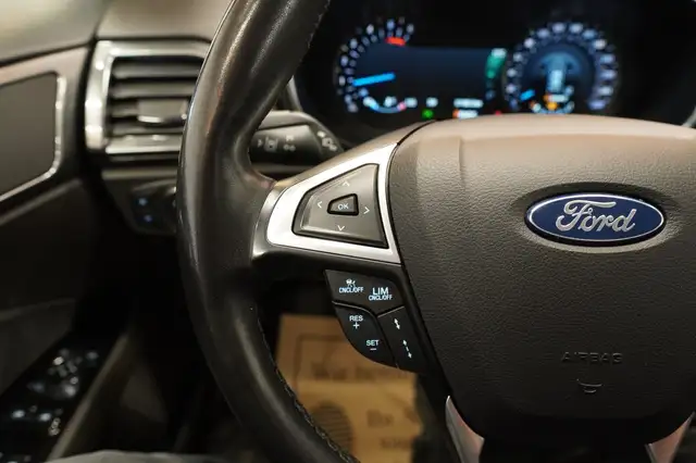 Ford Mondeo view 26