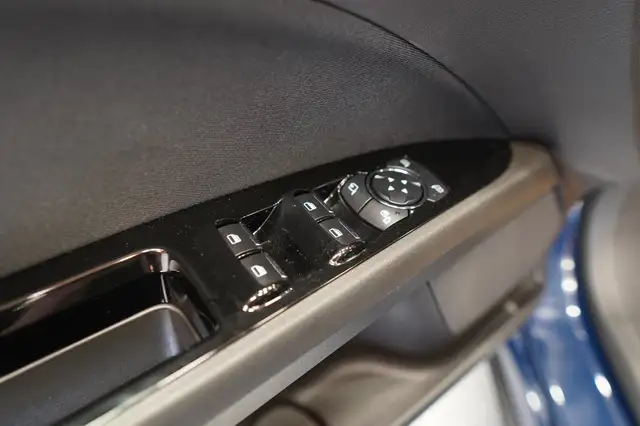 Ford Mondeo view 14