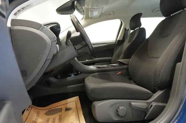 Ford Mondeo view 15