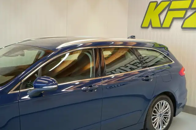 Ford Mondeo view 12
