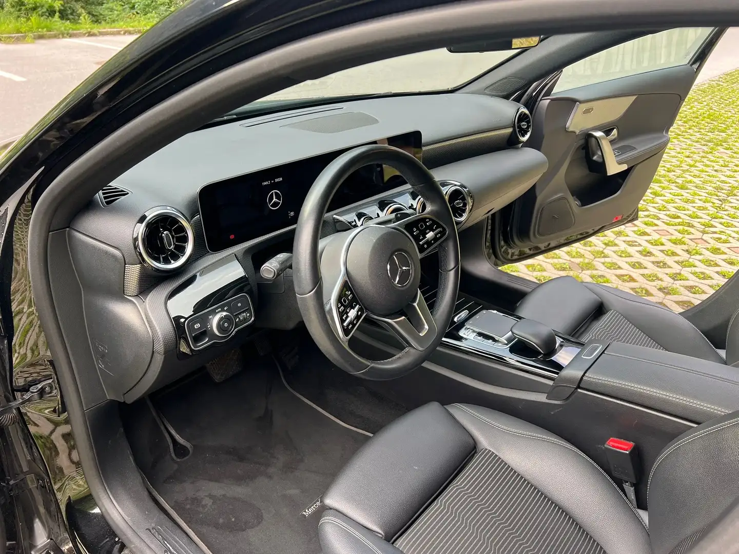 Mercedes-Benz A 180 A 180 d Aut. Schwarz - 2