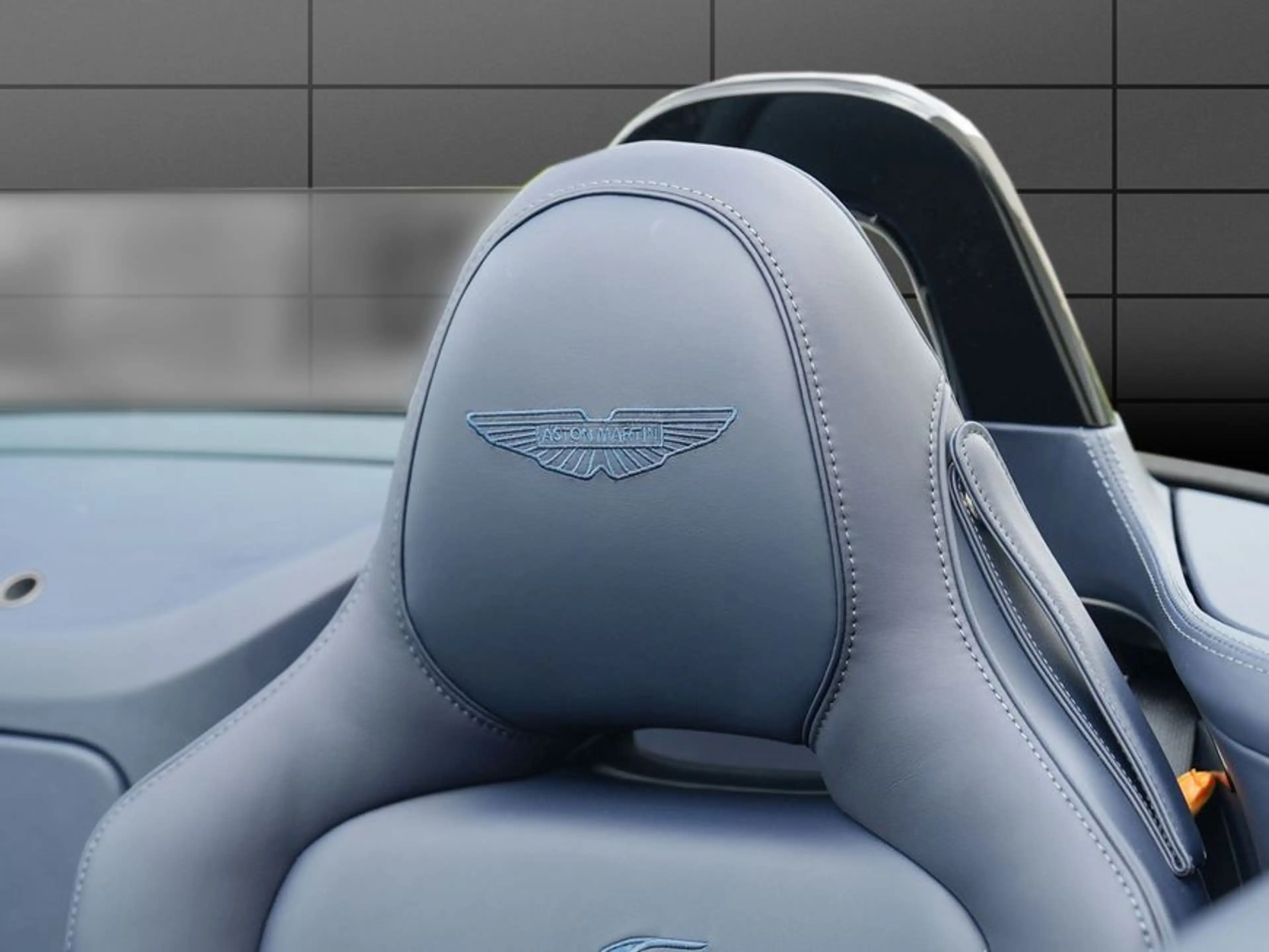 Aston Martin V8 S Roadster — photo 5