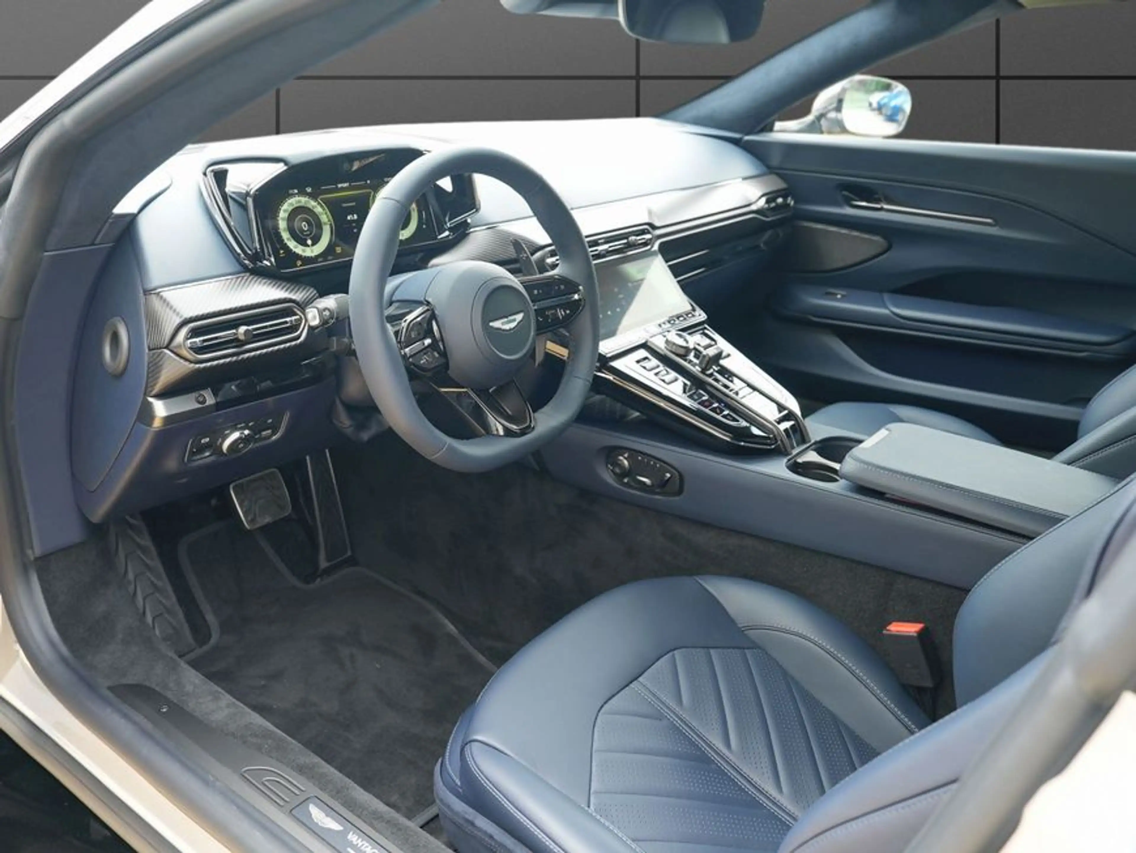 Aston Martin V8 S Roadster — photo 10