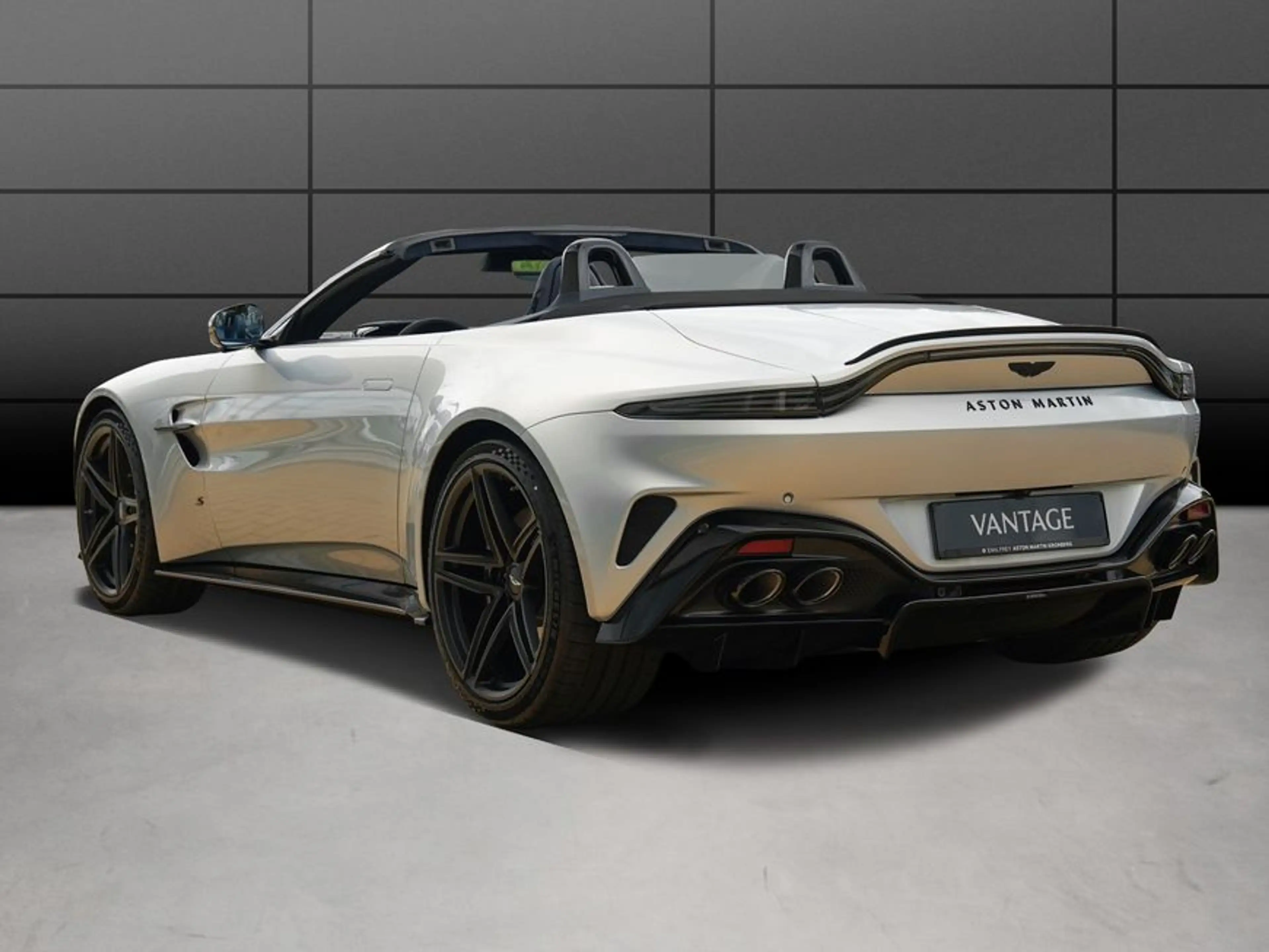 Aston Martin V8 S Roadster — photo 2