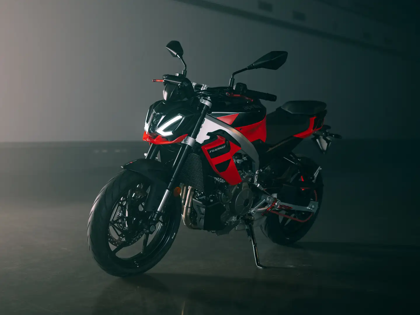 Aprilia Tuono APRILIA TUONO 457 E5+ Чорний - 1
