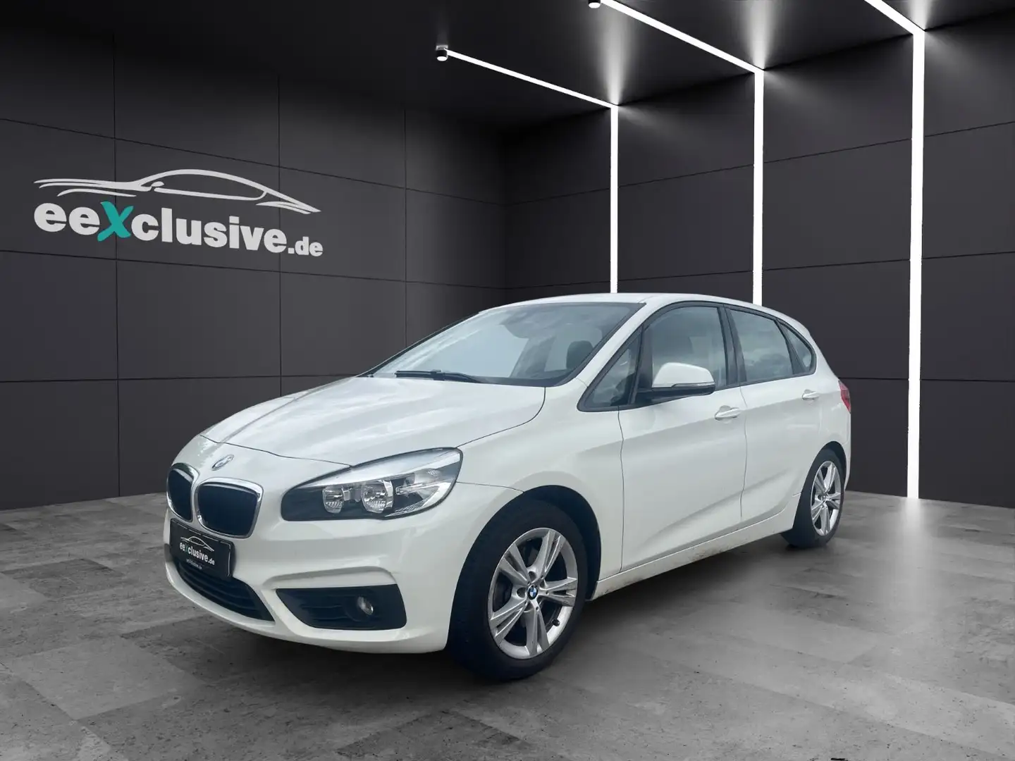 BMW 220 220i ActiveTourer Navi Alu SportLenkrad Bílá - 1