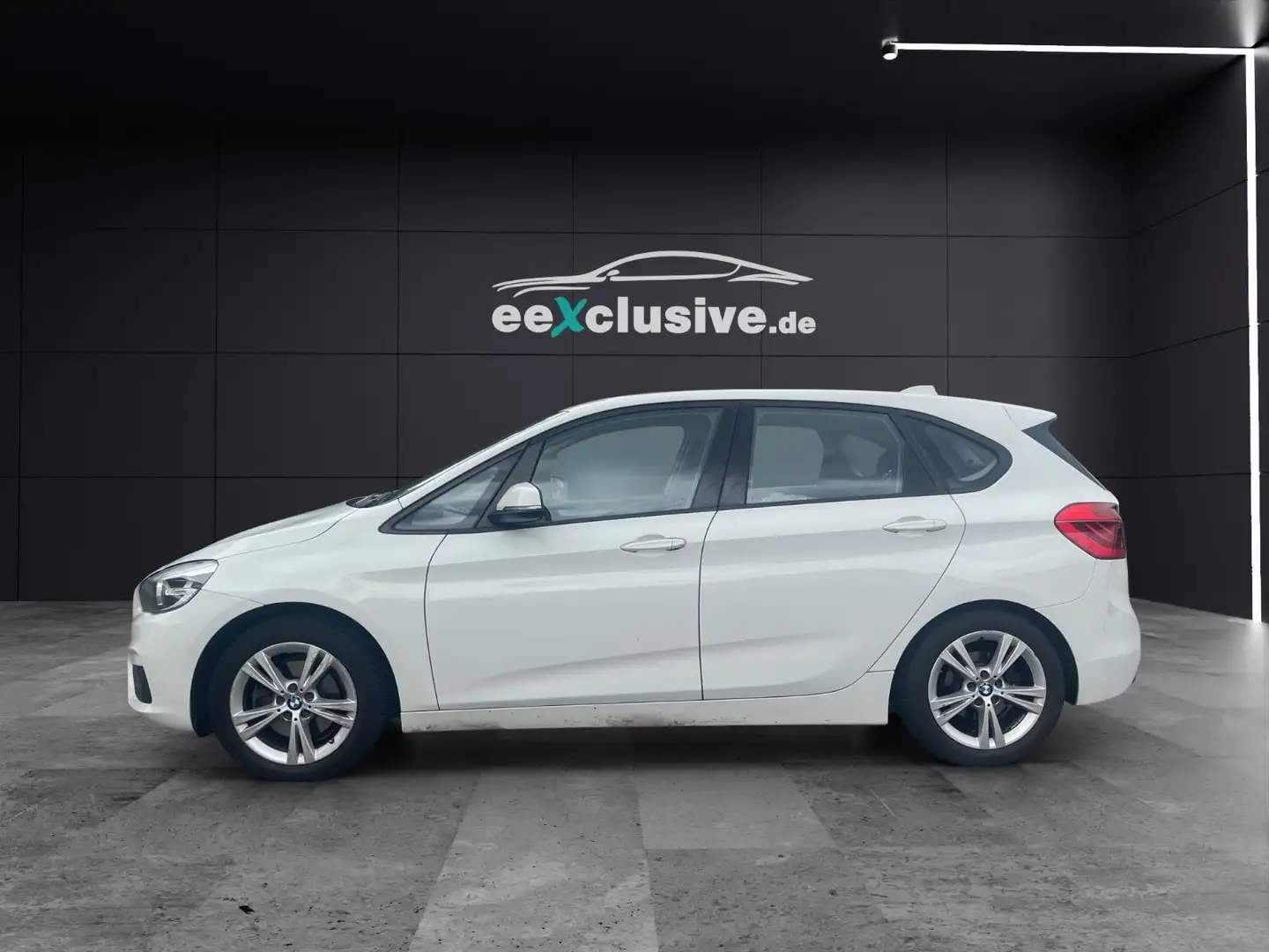 BMW 220 220i ActiveTourer Navi Alu SportLenkrad Bílá - 2