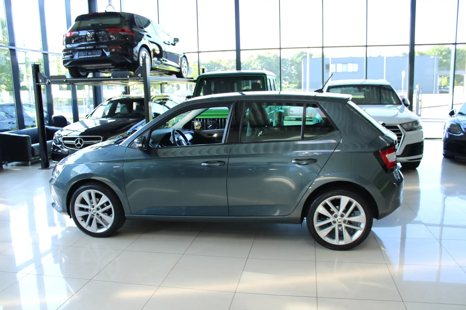 Skoda Fabia 1.0 TSI SONDERMODELL CLEVER 95PS NAVI ACC ALU-17" Gris - 1