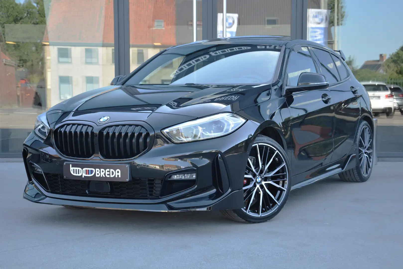 BMW 118 i M-Performance/M-seat/Pano/ACC/Harman kardon/19" Zwart - 2