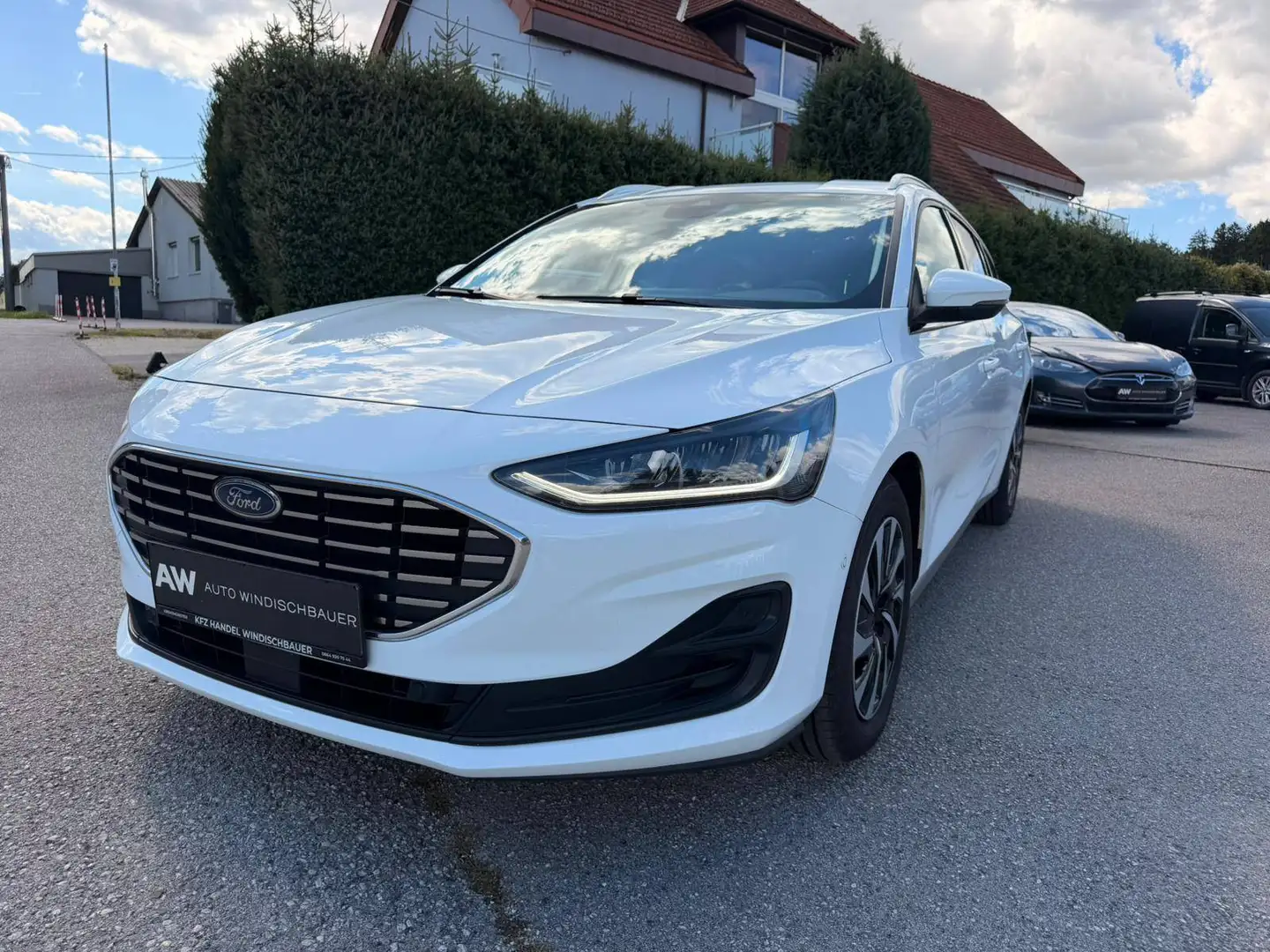 Ford Focus Turnier 1,5 EcoBlue Titanium *SHZ*Rückfahr-K* Weiß - 1