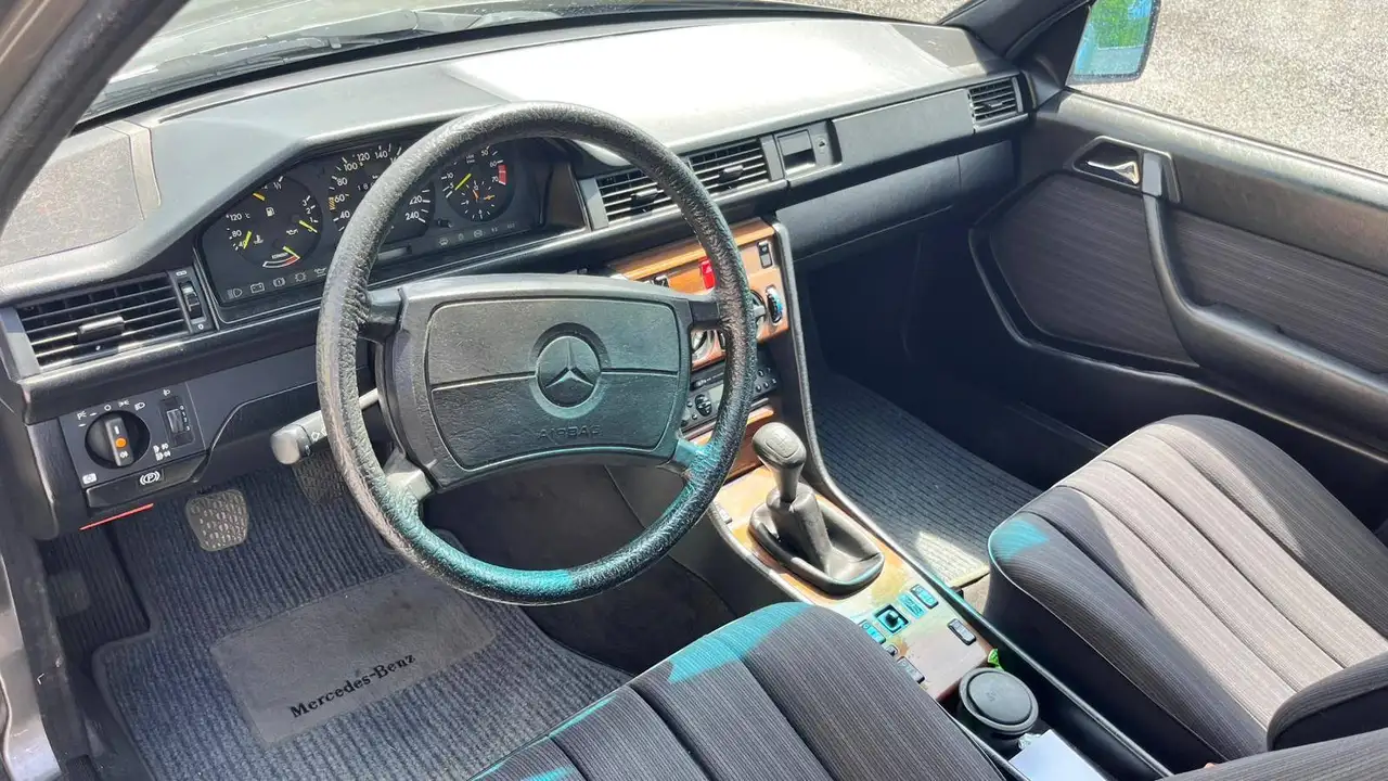 Mercedes-Benz E 300 E (124) 300, foto 8