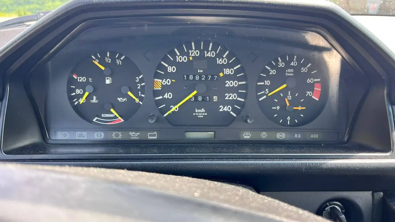 Mercedes-Benz E 300 E (124) 300, foto 12