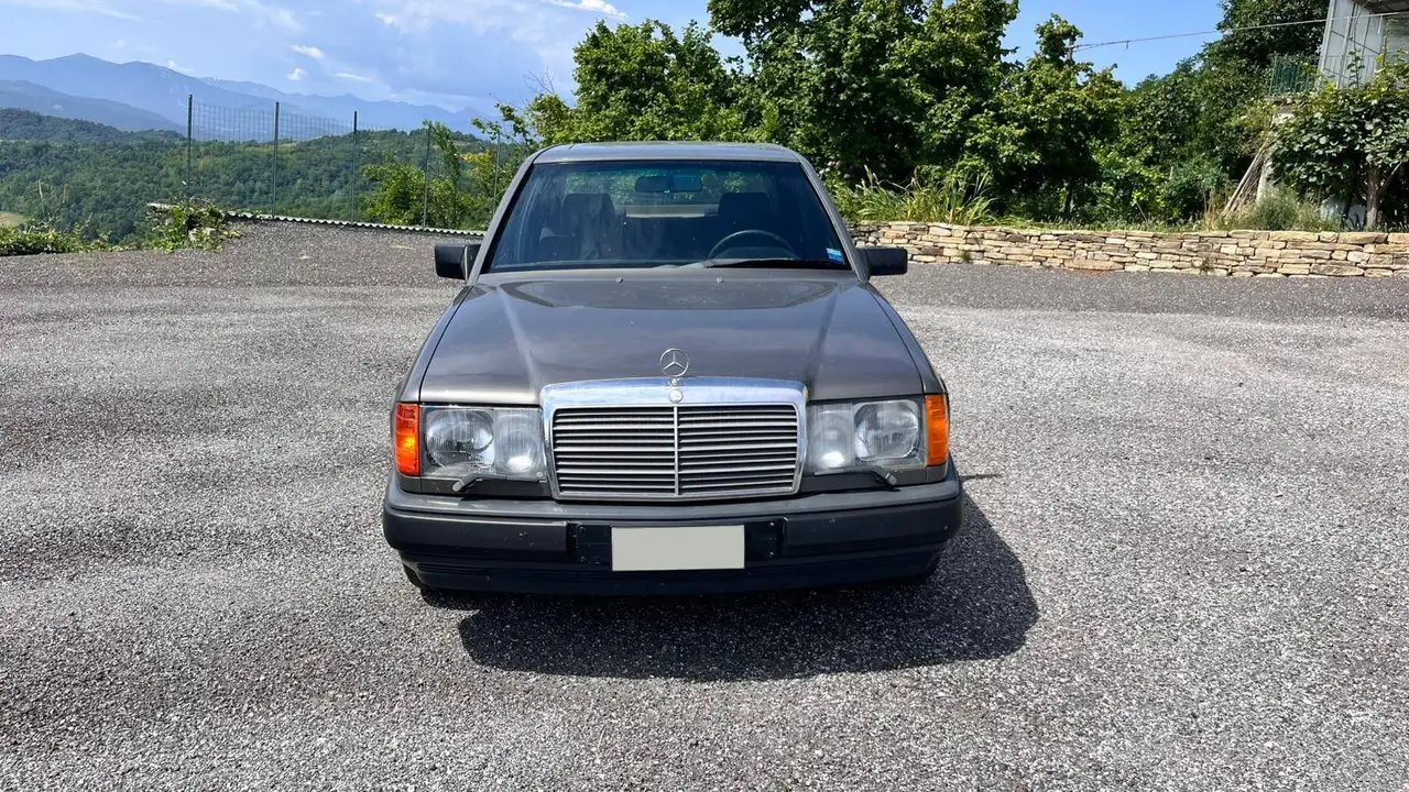 Mercedes-Benz E 300 E (124) 300, foto 2