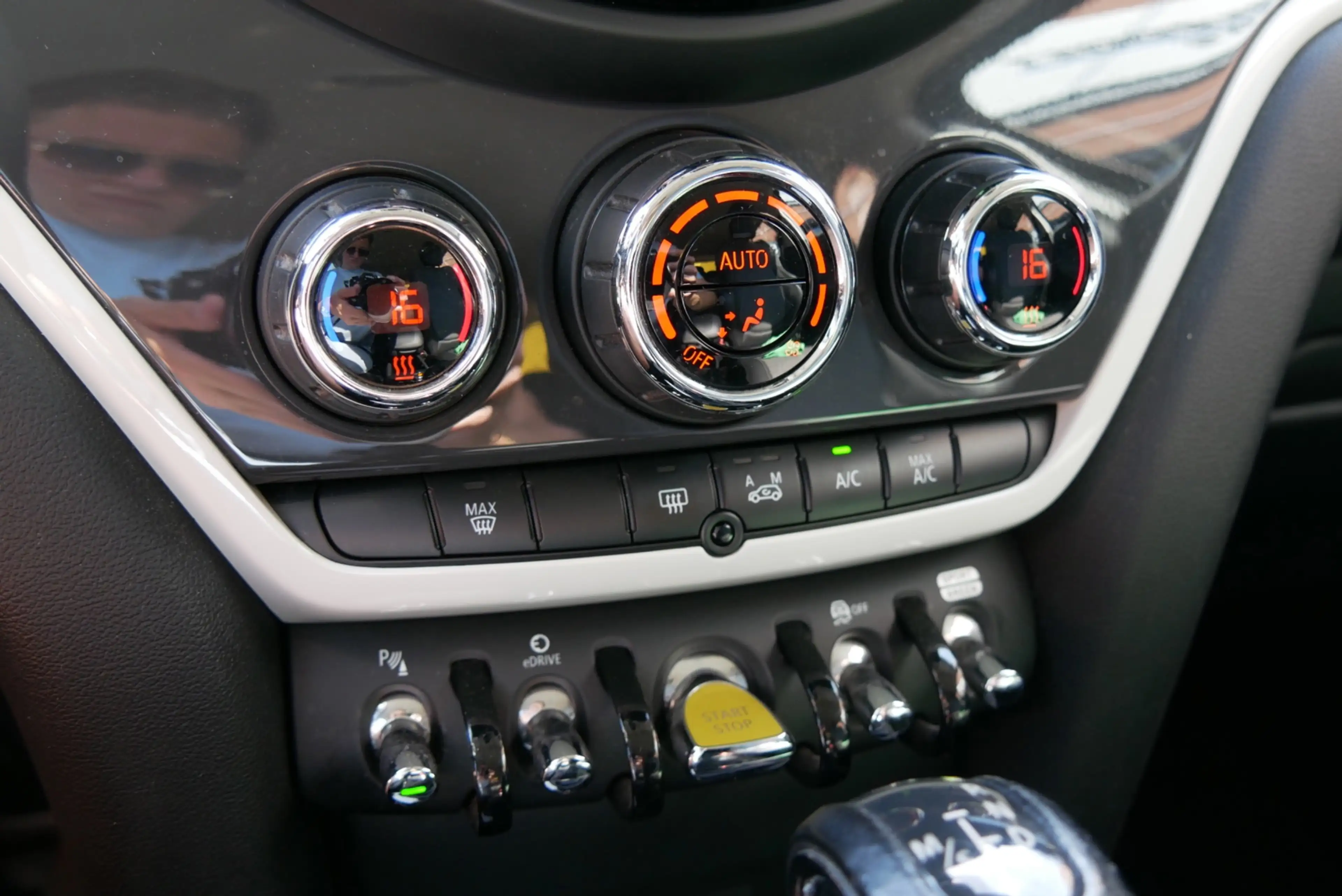 MINI Cooper SE Countryman 1.5 ALL4 Chili sportstoelen. camera. — photo 19