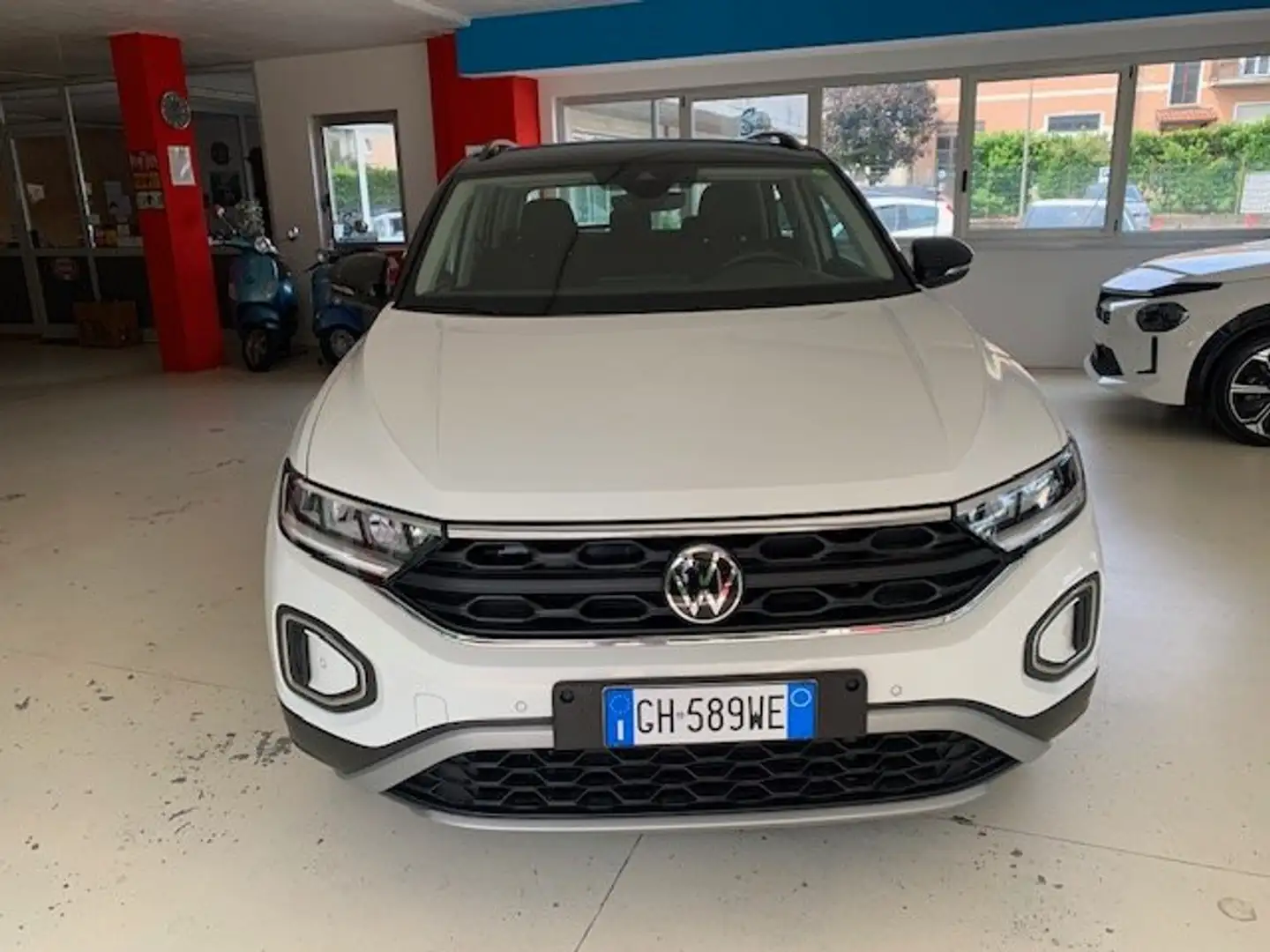 Volkswagen T-Roc T-ROC 1.0 TSILIFE 110 CV Bianco - 1