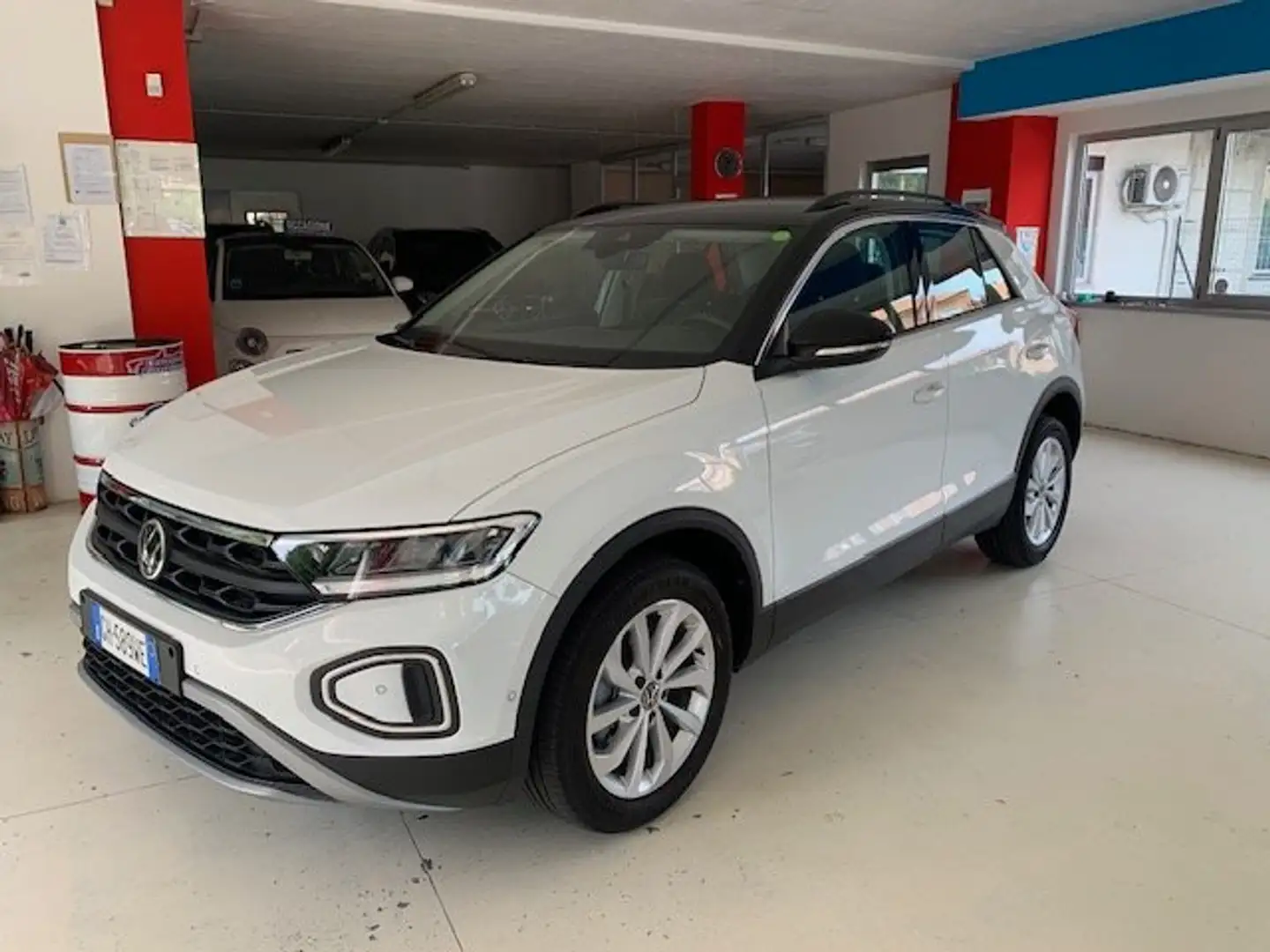 Volkswagen T-Roc T-ROC 1.0 TSILIFE 110 CV Bianco - 2