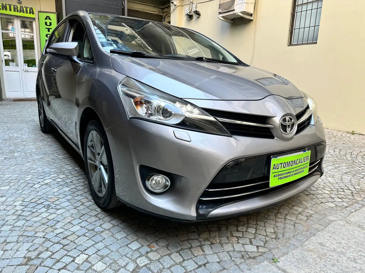 Toyota Verso 1.6 D-4D *7 POSTI UNICO PROPRIETARIO* Gris - 1