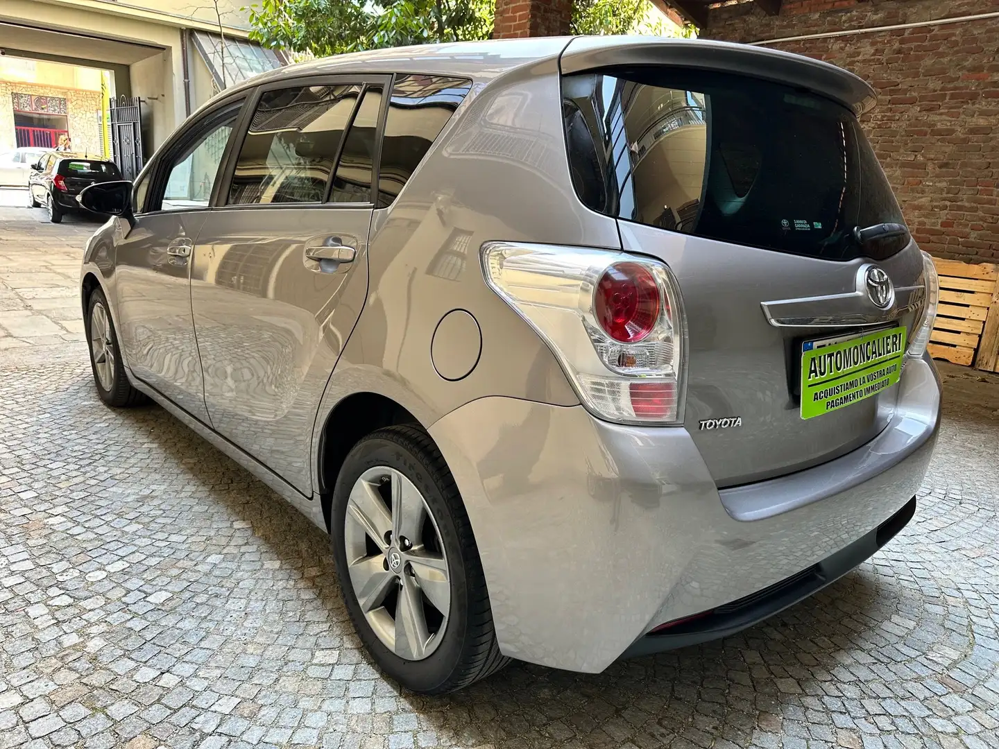 Toyota Verso 1.6 D-4D *7 POSTI UNICO PROPRIETARIO* Gris - 2