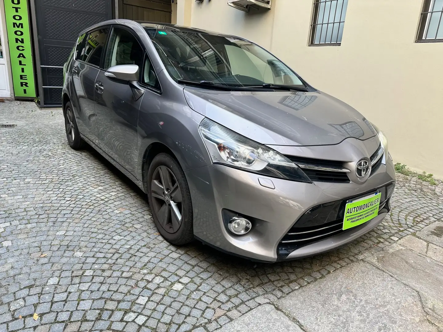 Toyota Verso 1.6 D-4D *7 POSTI UNICO PROPRIETARIO* Grigio - 1