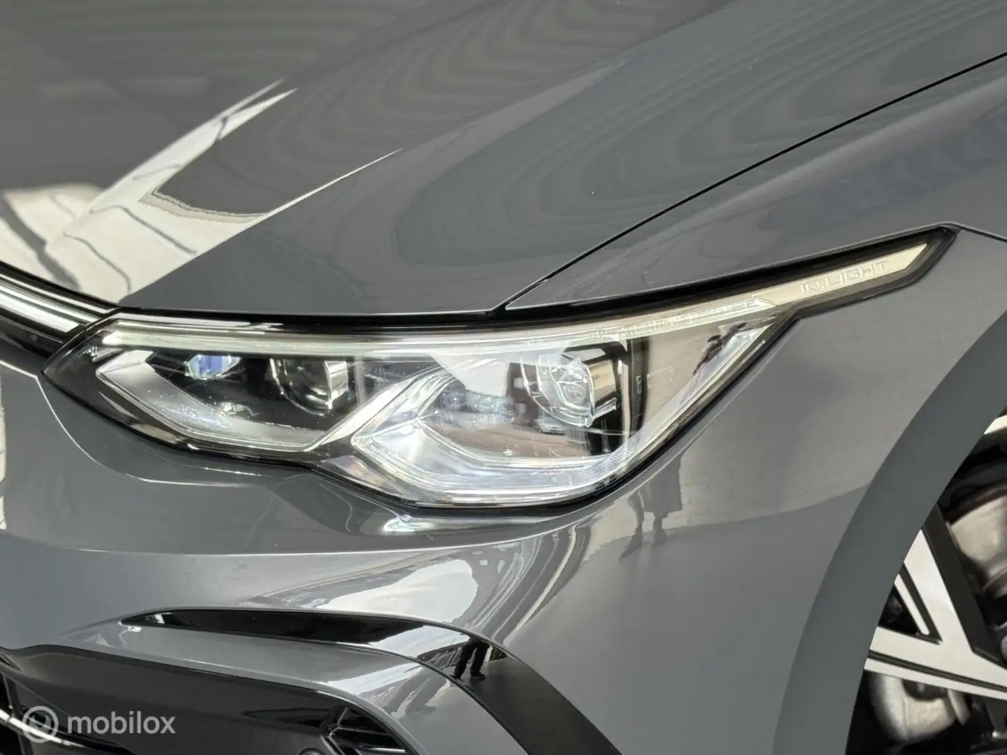 Volkswagen Golf 1.5 eTSI R-Line Pano Keyless H&K Camera Grijs - 2