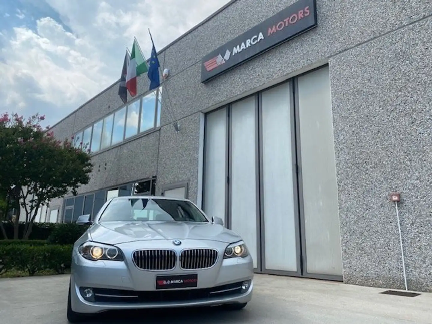 BMW 520 Serie 5 F11 Touring 520d Touring Business auto Argento - 1