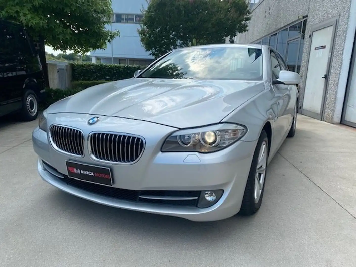 BMW 520 Serie 5 F11 Touring 520d Touring Business auto Argento - 2