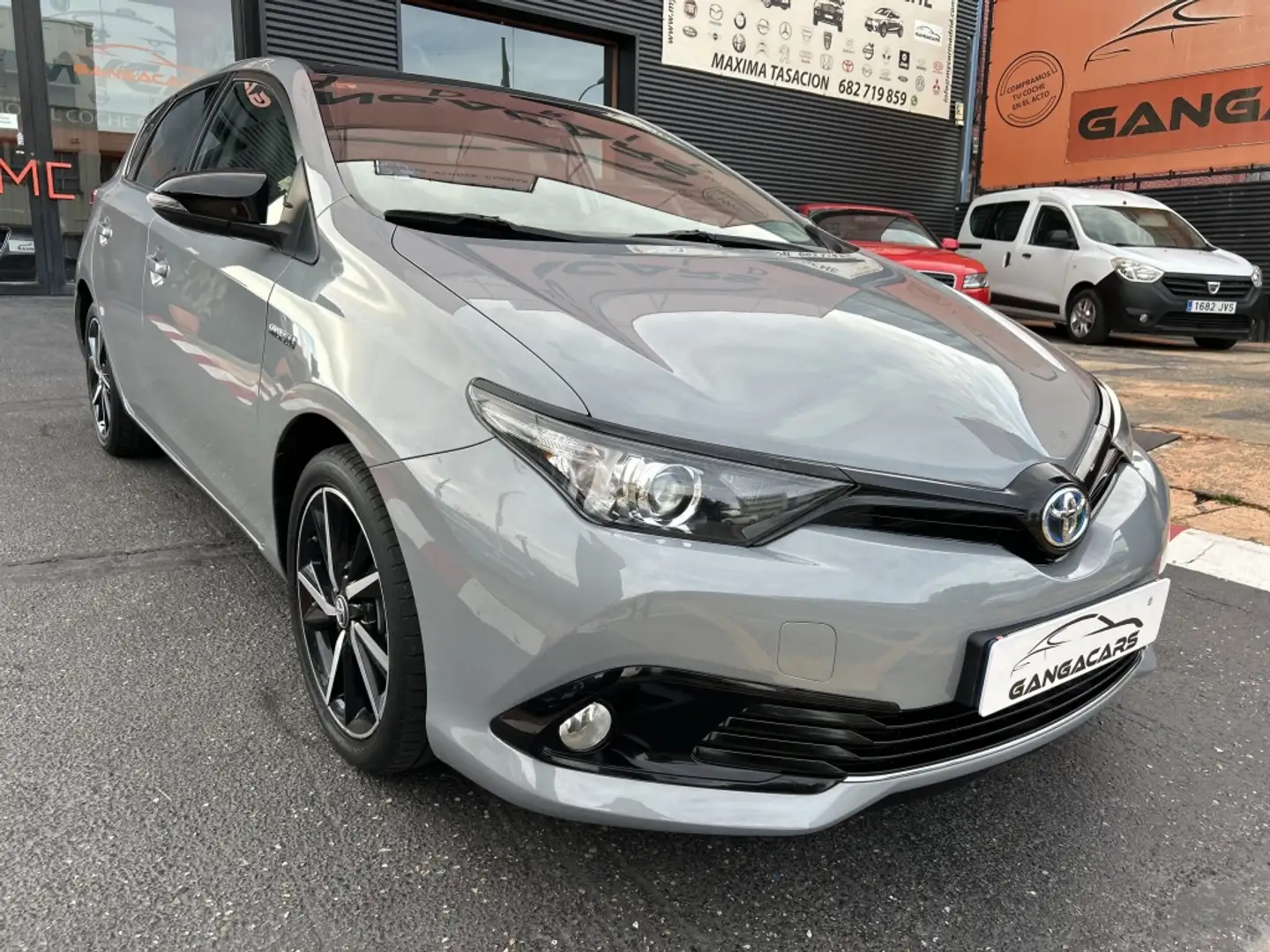 Toyota Auris hybrid 140H Feel! Edition Gris - 2