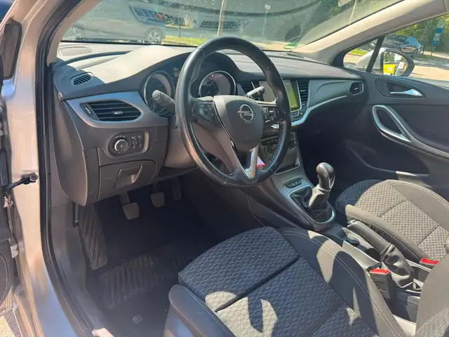 Opel Astra view 9