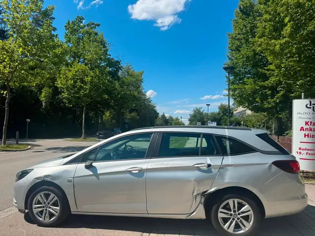 Opel Astra view 2