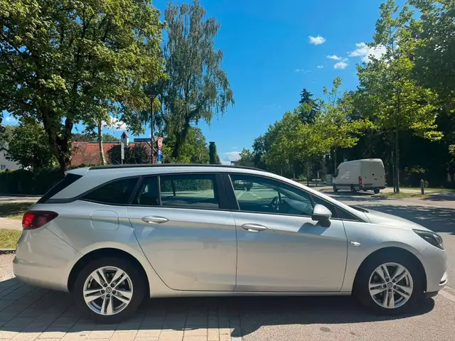 Opel Astra view 6
