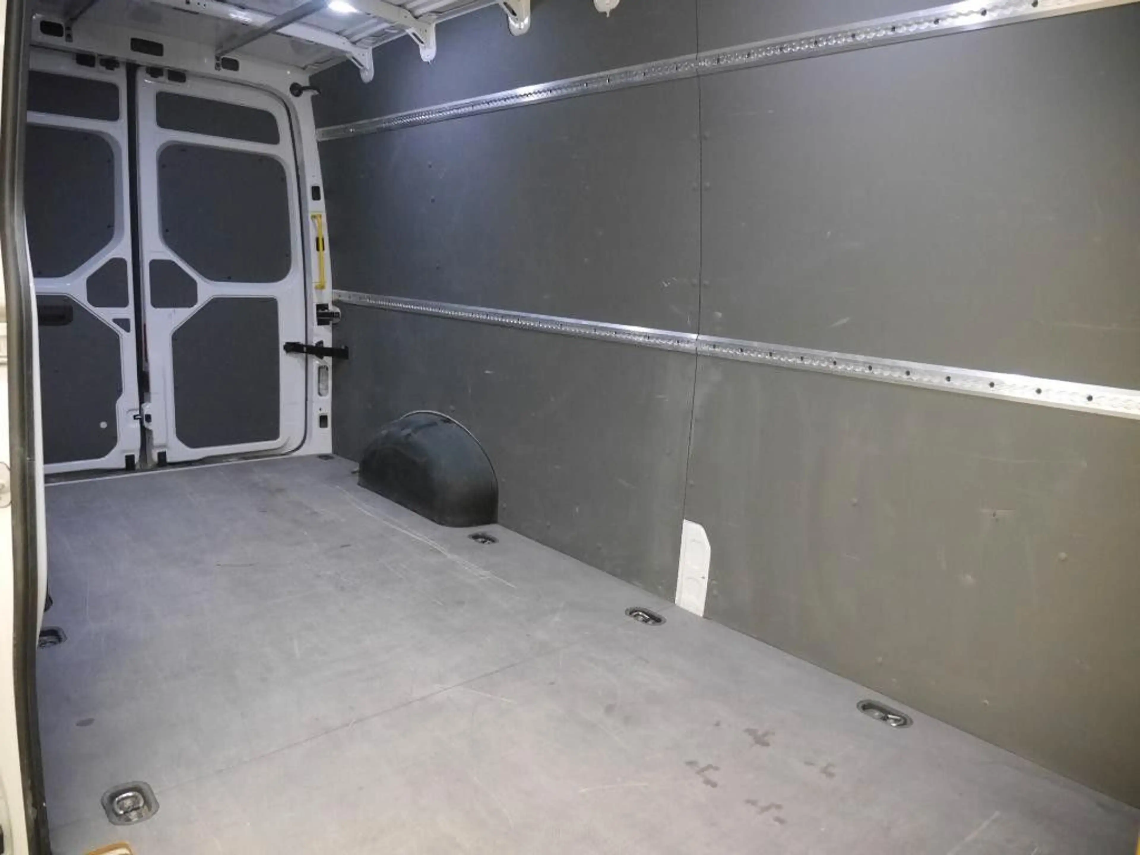 Volkswagen Crafter Kasten 35 LR Hochdach FWD Klima RFK DAB+ — photo 6