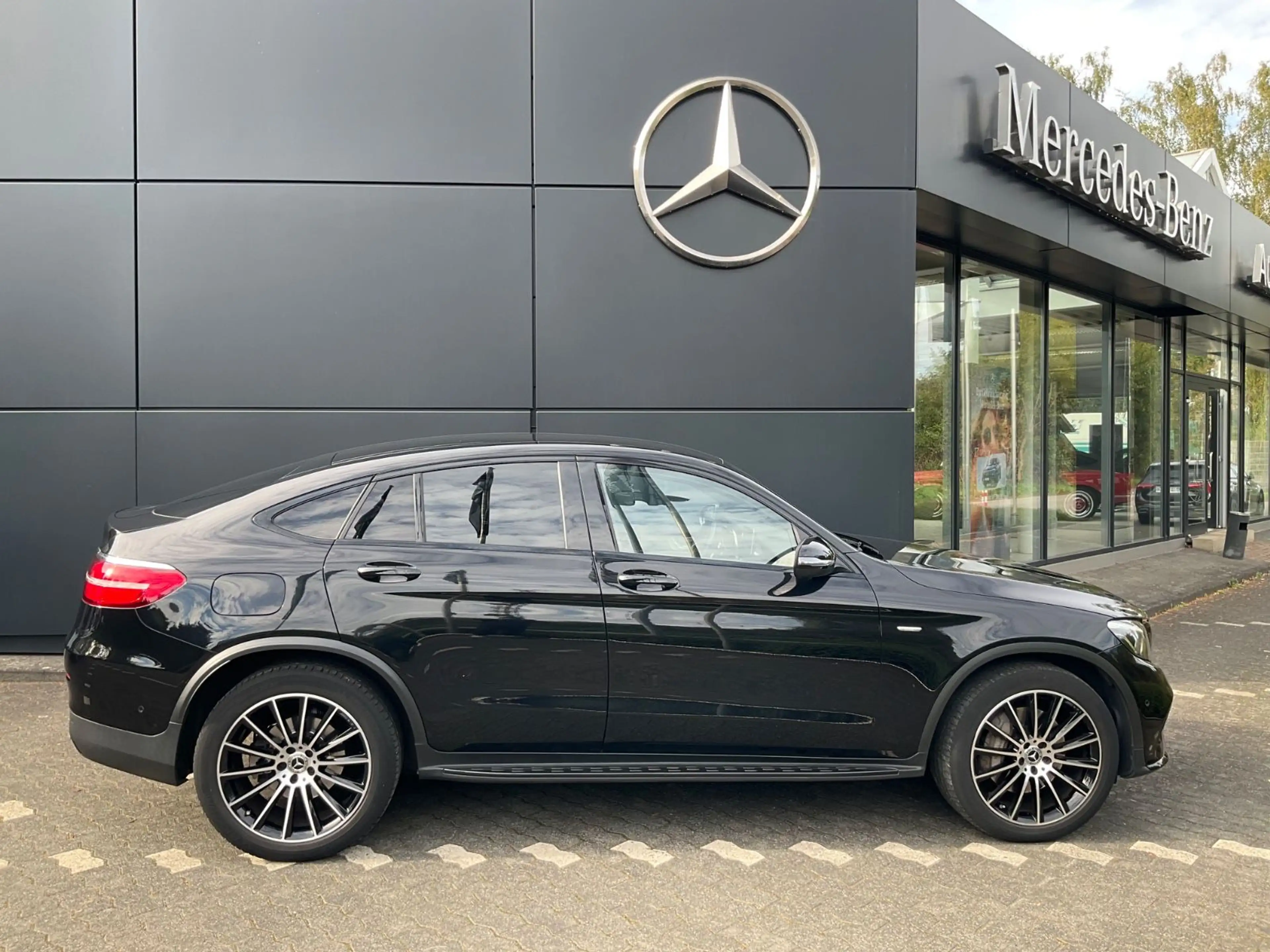 Mercedes-Benz GLC 250 Coupe 4Matic *Edition1* AMG Line — photo 4