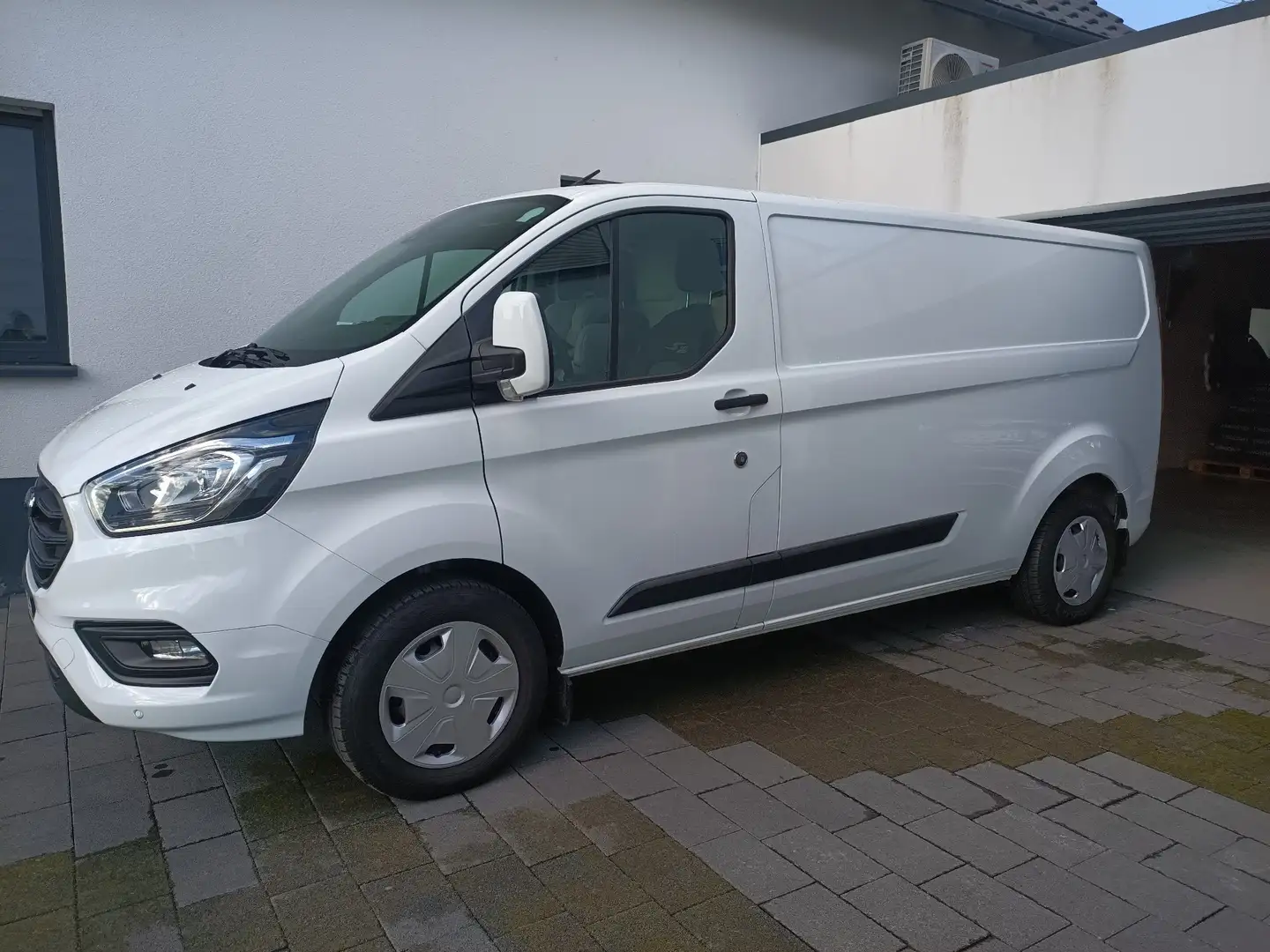 Ford Transit Custom 320 L2H1 mit Würth Regalsystem Weiß - 1