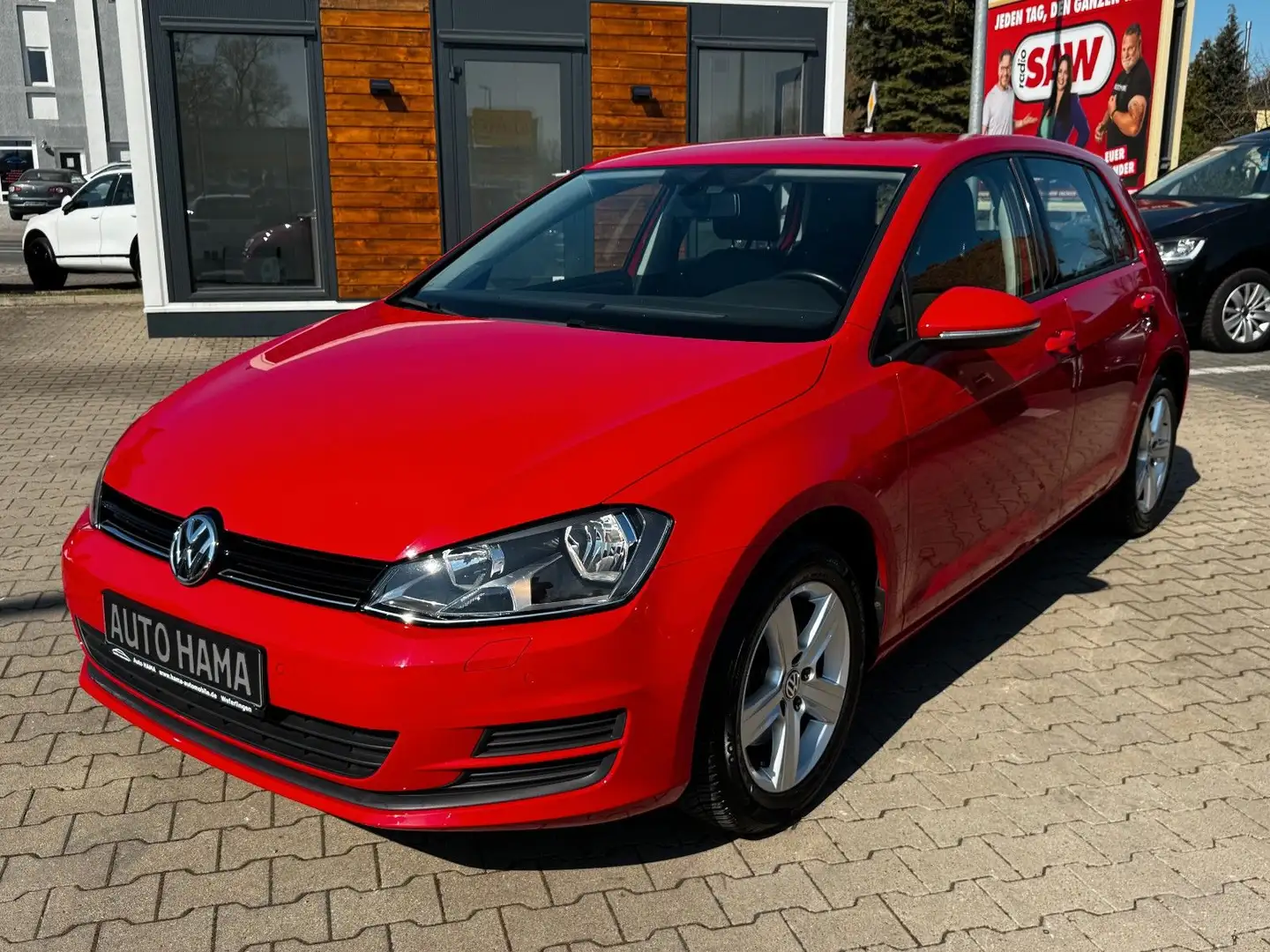 Volkswagen Golf Lim. 105 PS Highline *NAVI*SHZ*PDC*TEILLEDE Rot - 2