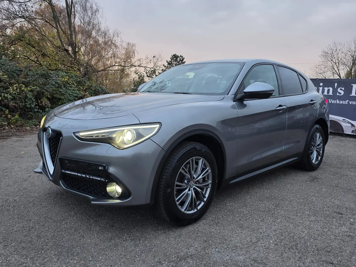 Alfa Romeo Stelvio Q4 Automatik 18 Zoll Leder Navigation Lane-assiste Grau - 1