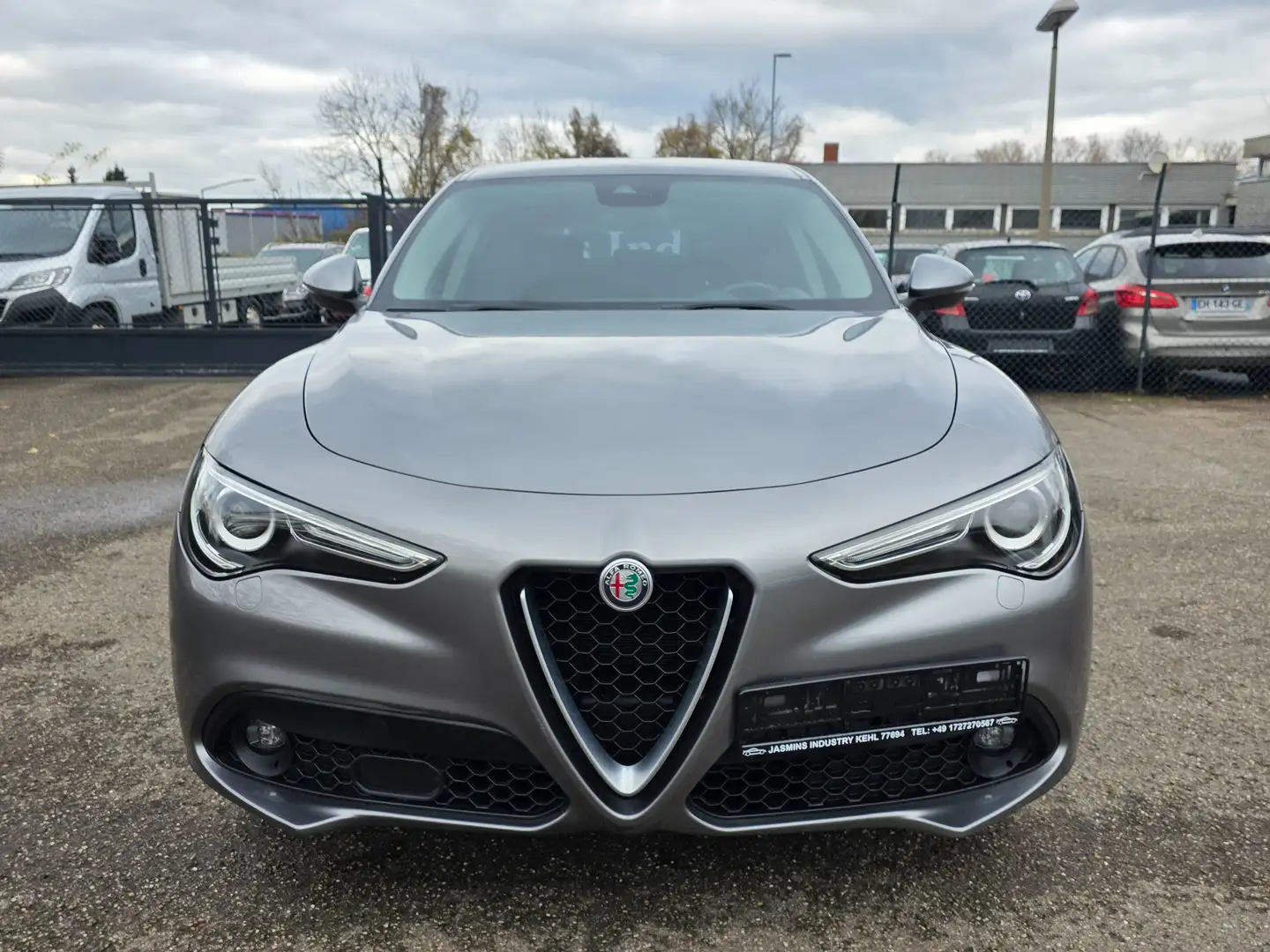 Alfa Romeo Stelvio Q4 Automatik 18 Zoll Leder Navigation Lane-assiste Gris - 2