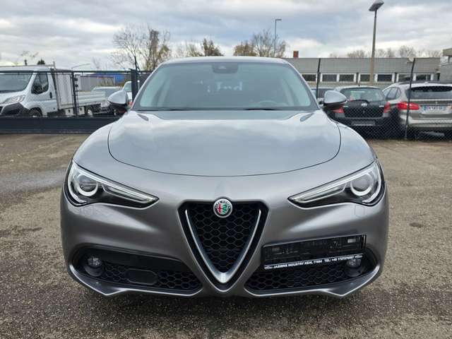 Alfa Romeo Stelvio Q4 Automatik 18 Zoll Leder Navigation Lane-assiste
